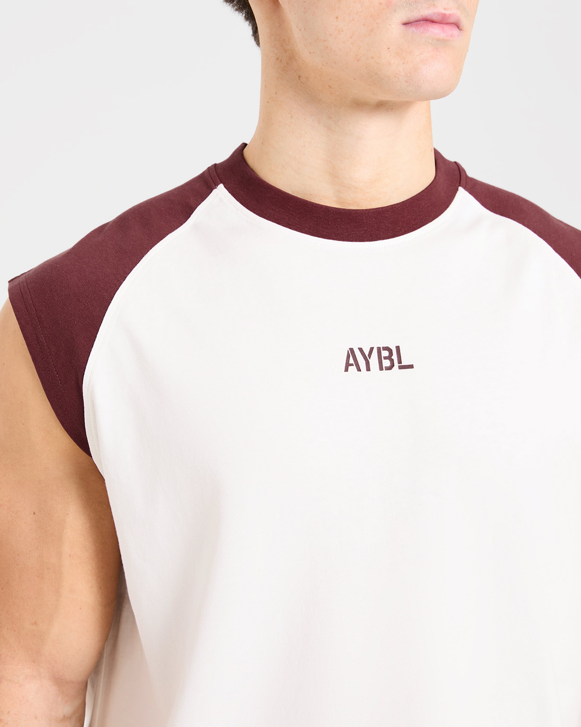 Cam Kissel x Contrast Oversized Tank - Off Weiß/Burgundy