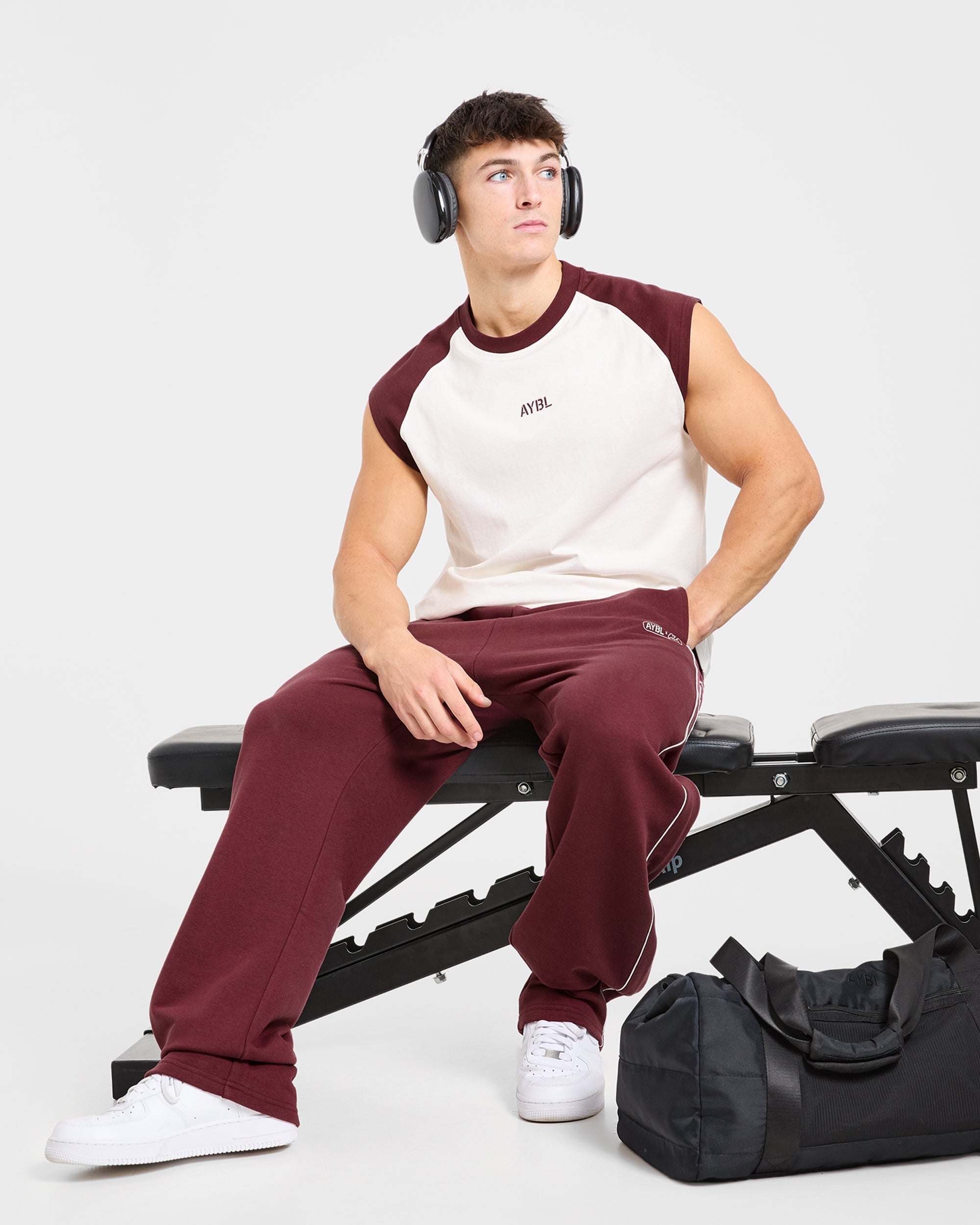 Cam Kissel x Contrast Oversized Tank - Off Weiß/Burgundy
