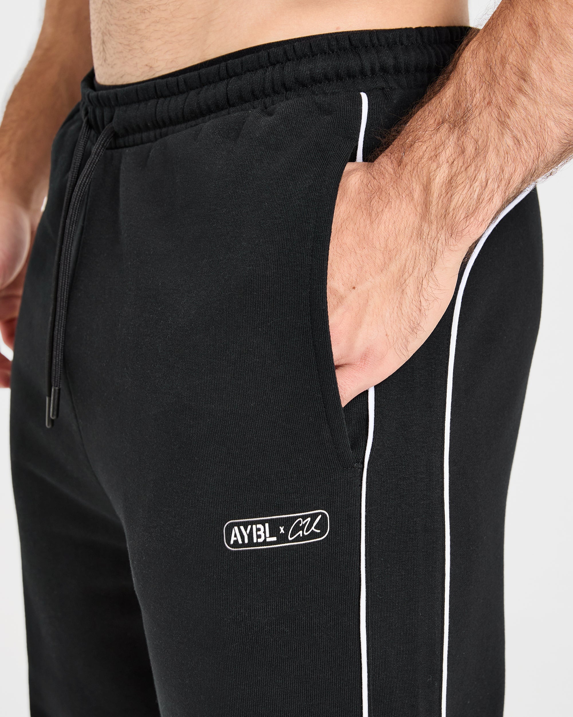 Cam Kissel x Oversized Straight Leg Joggers - Schwarz