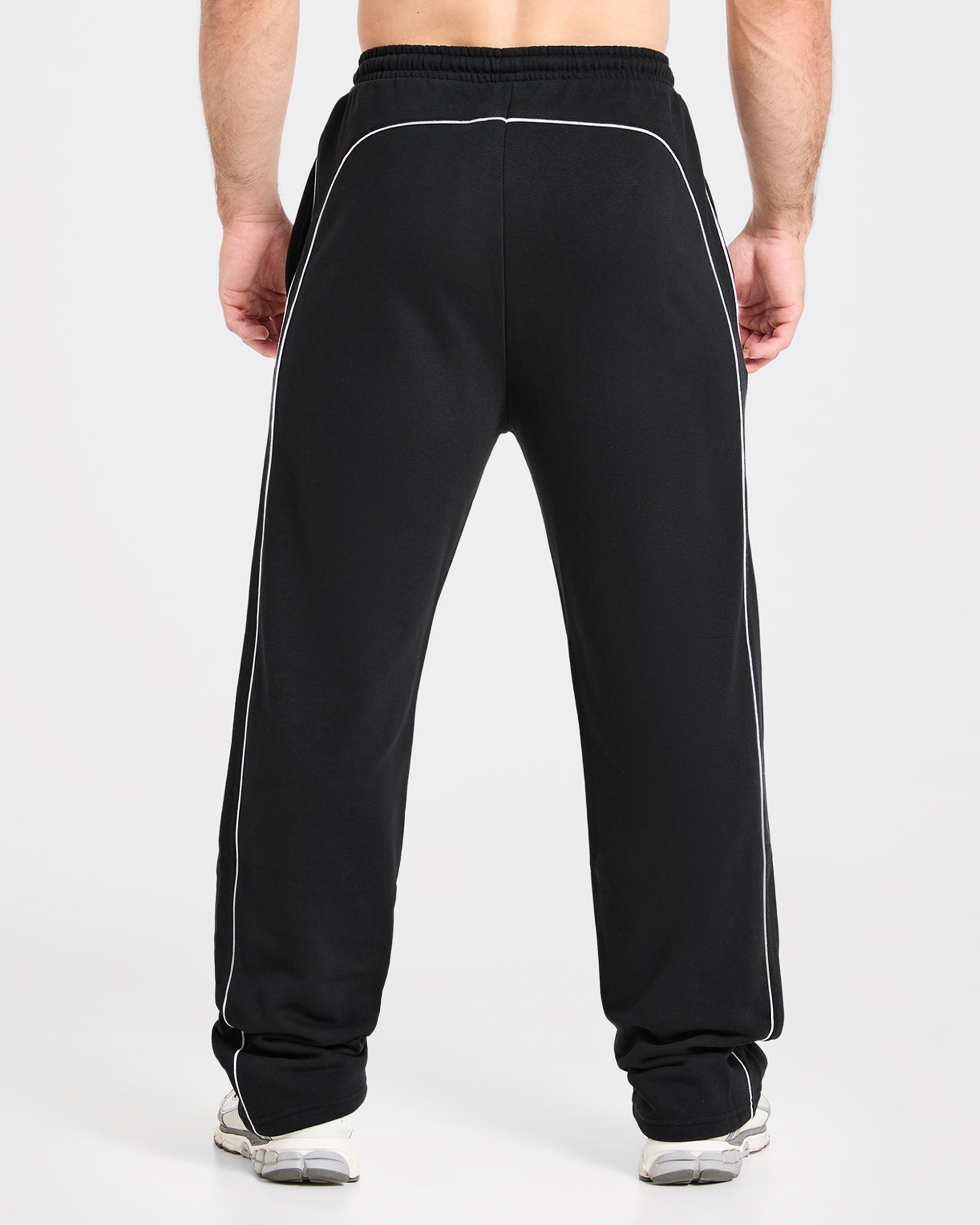 Cam Kissel x Oversized Straight Leg Joggers - Schwarz