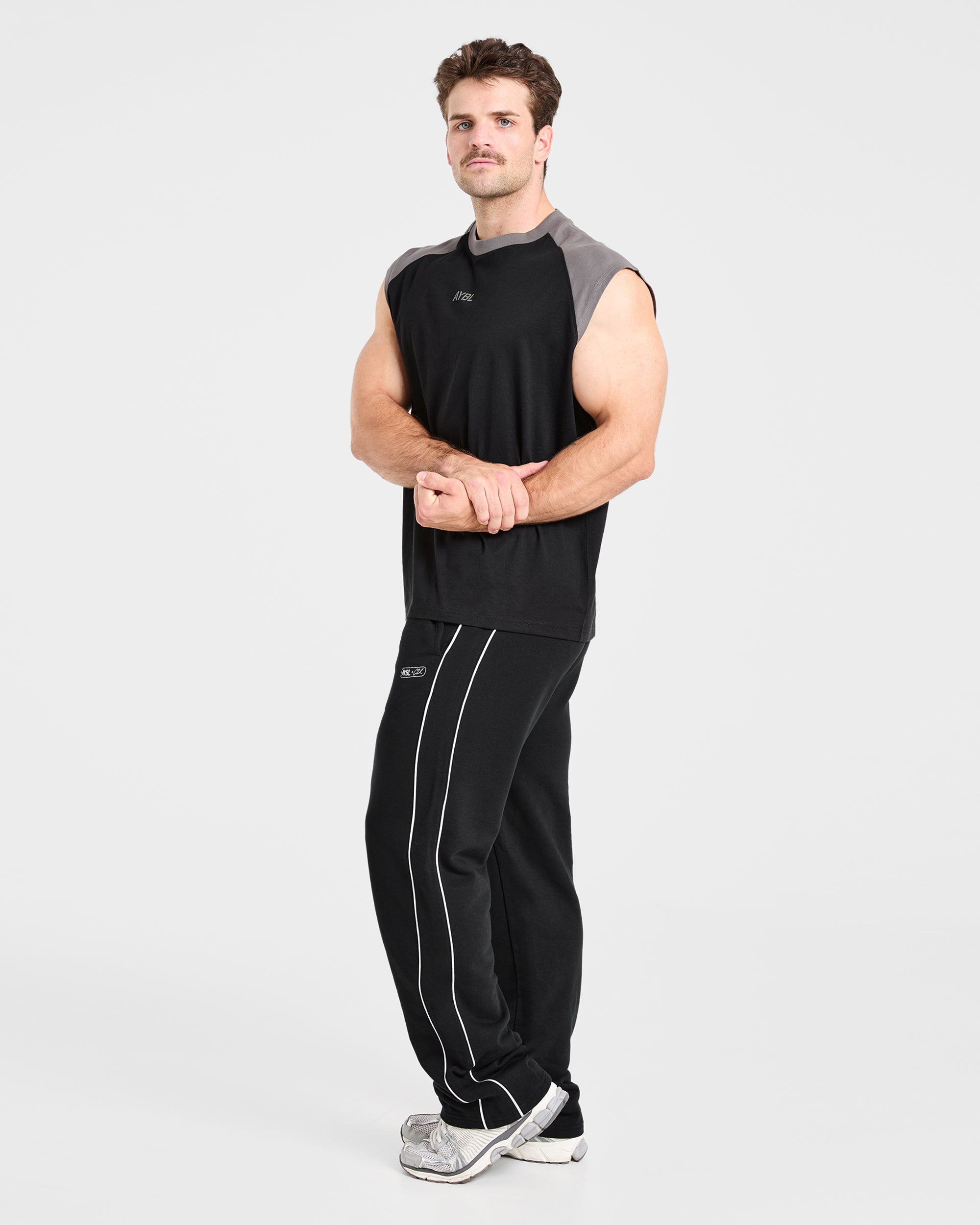 Cam Kissel x Oversized Straight Leg Joggers - Schwarz