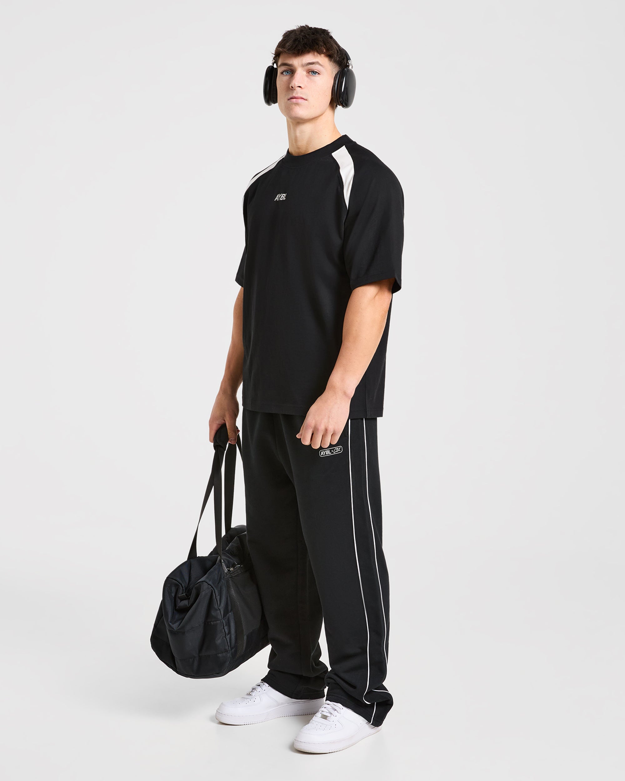 Cam Kissel x Contrast Oversized T Shirt - Schwarz