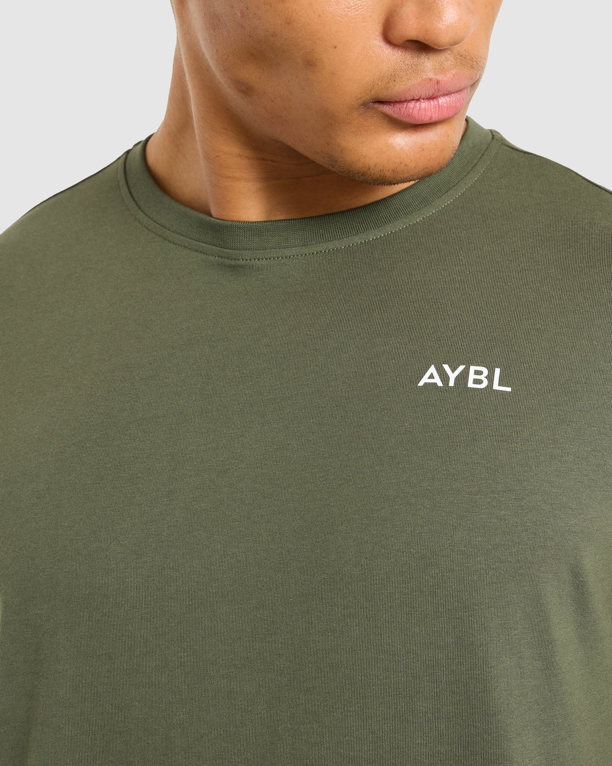 Essential T Shirt - Army Grün