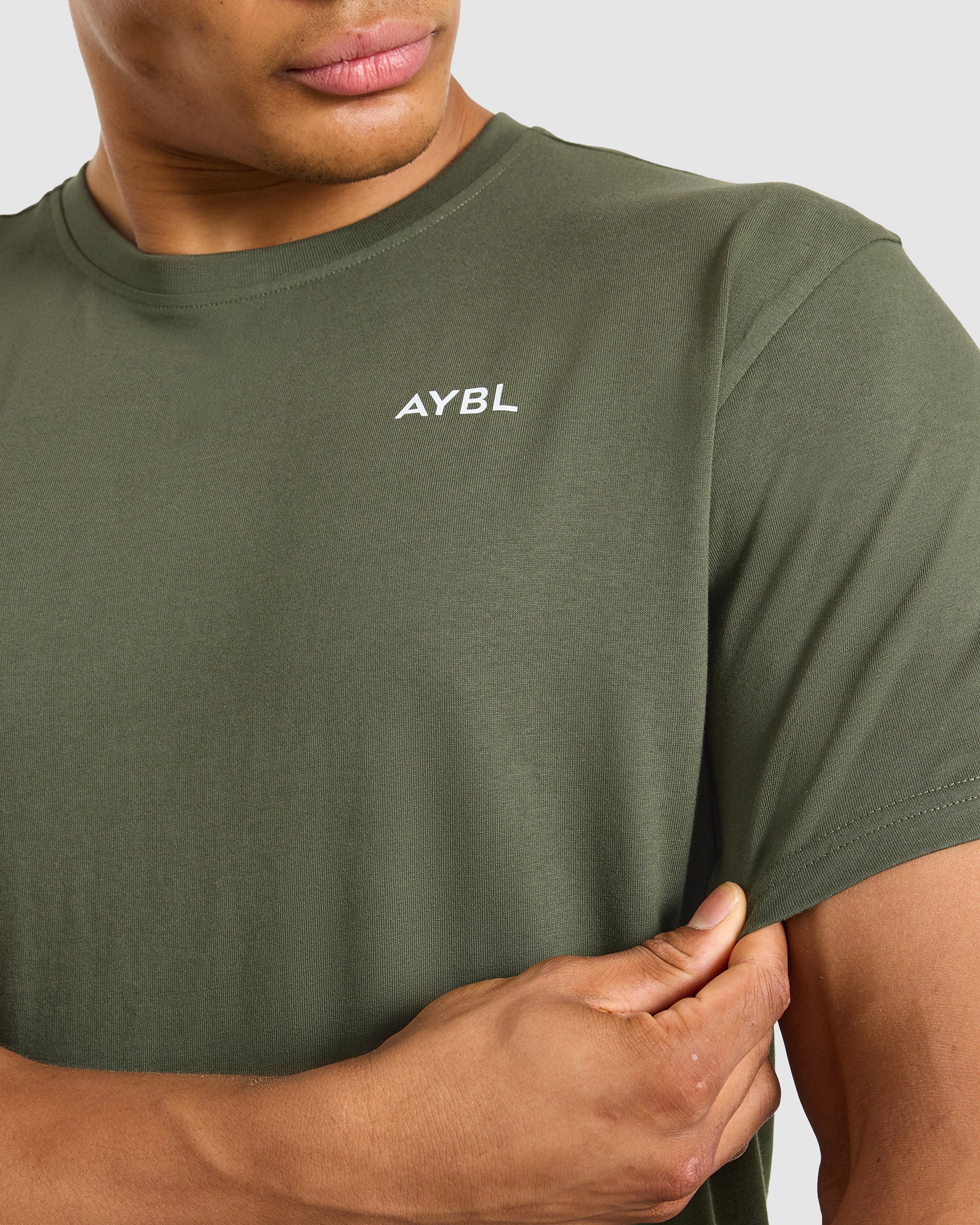 Essential T Shirt - Army Grün