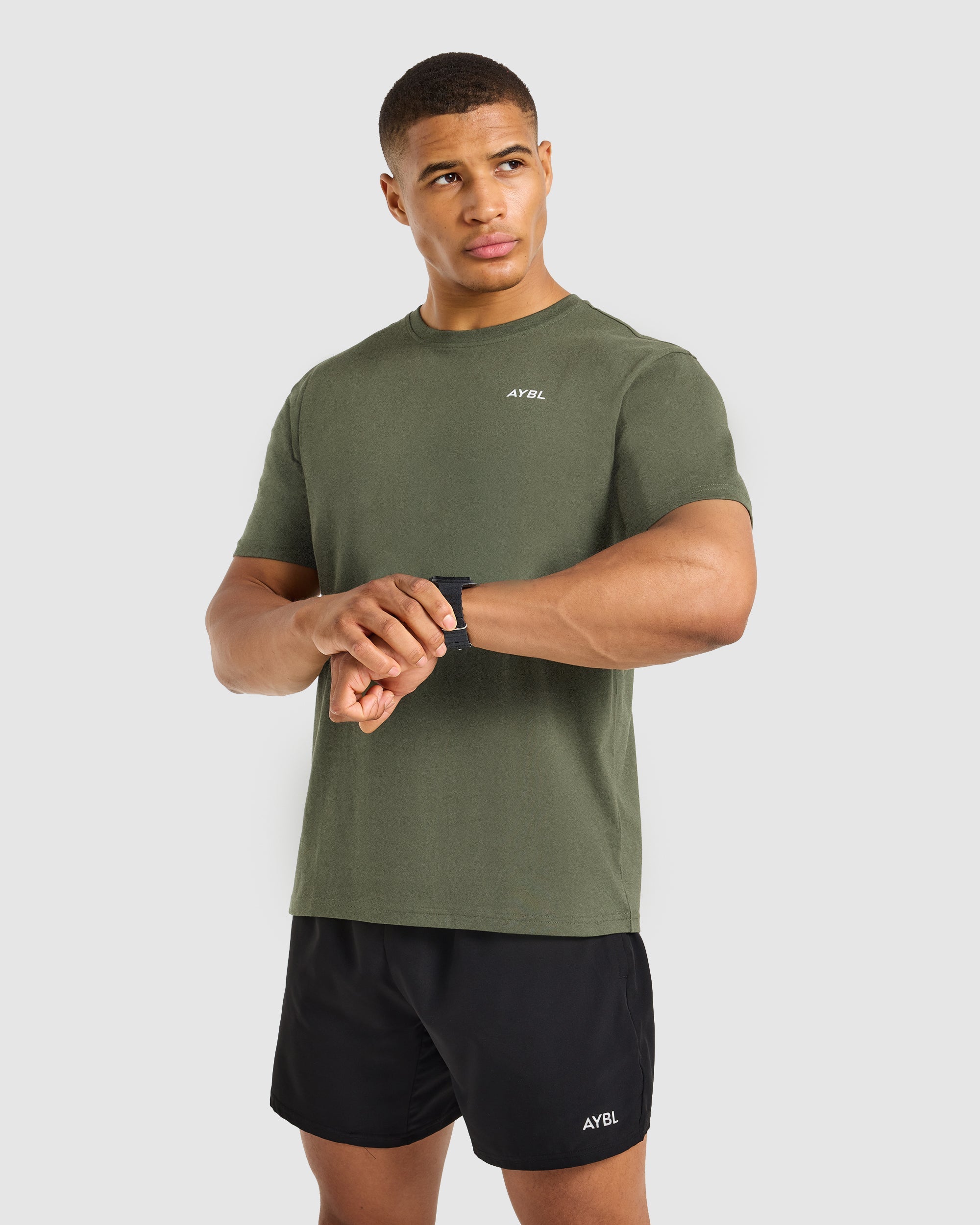 Essential T Shirt - Army Grün