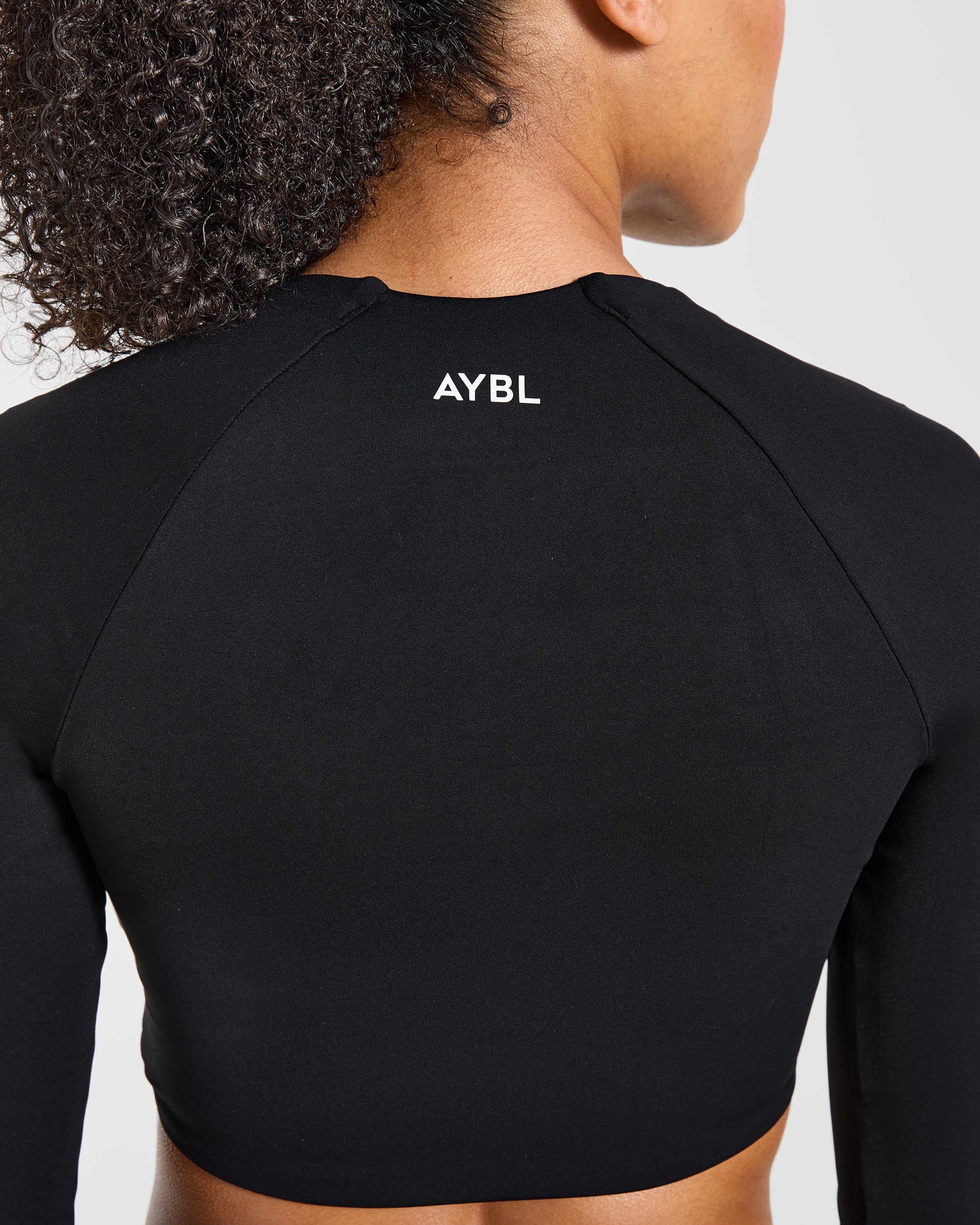 Physique Long Sleeve Crop Top - Schwarz