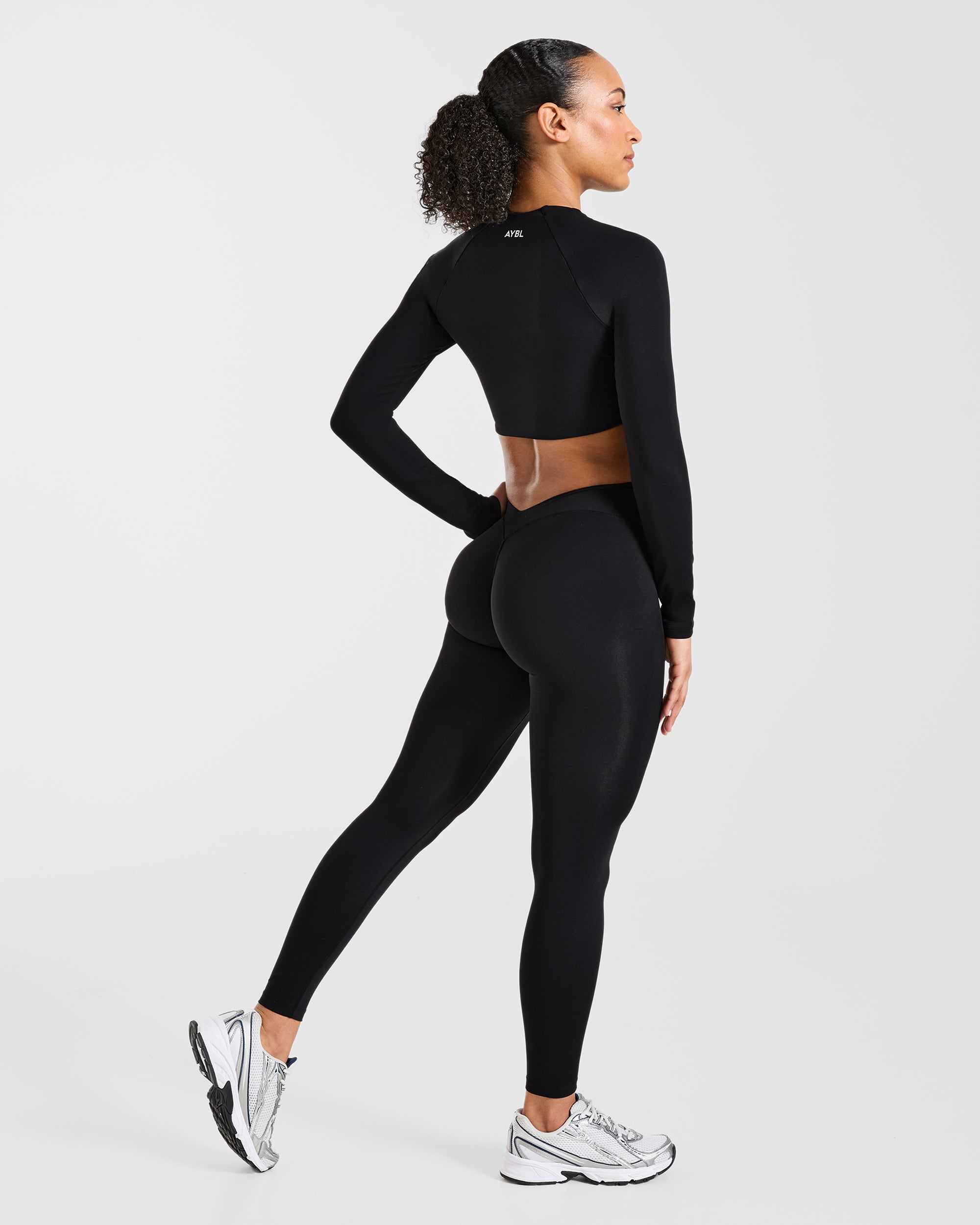 Physique Long Sleeve Crop Top - Schwarz