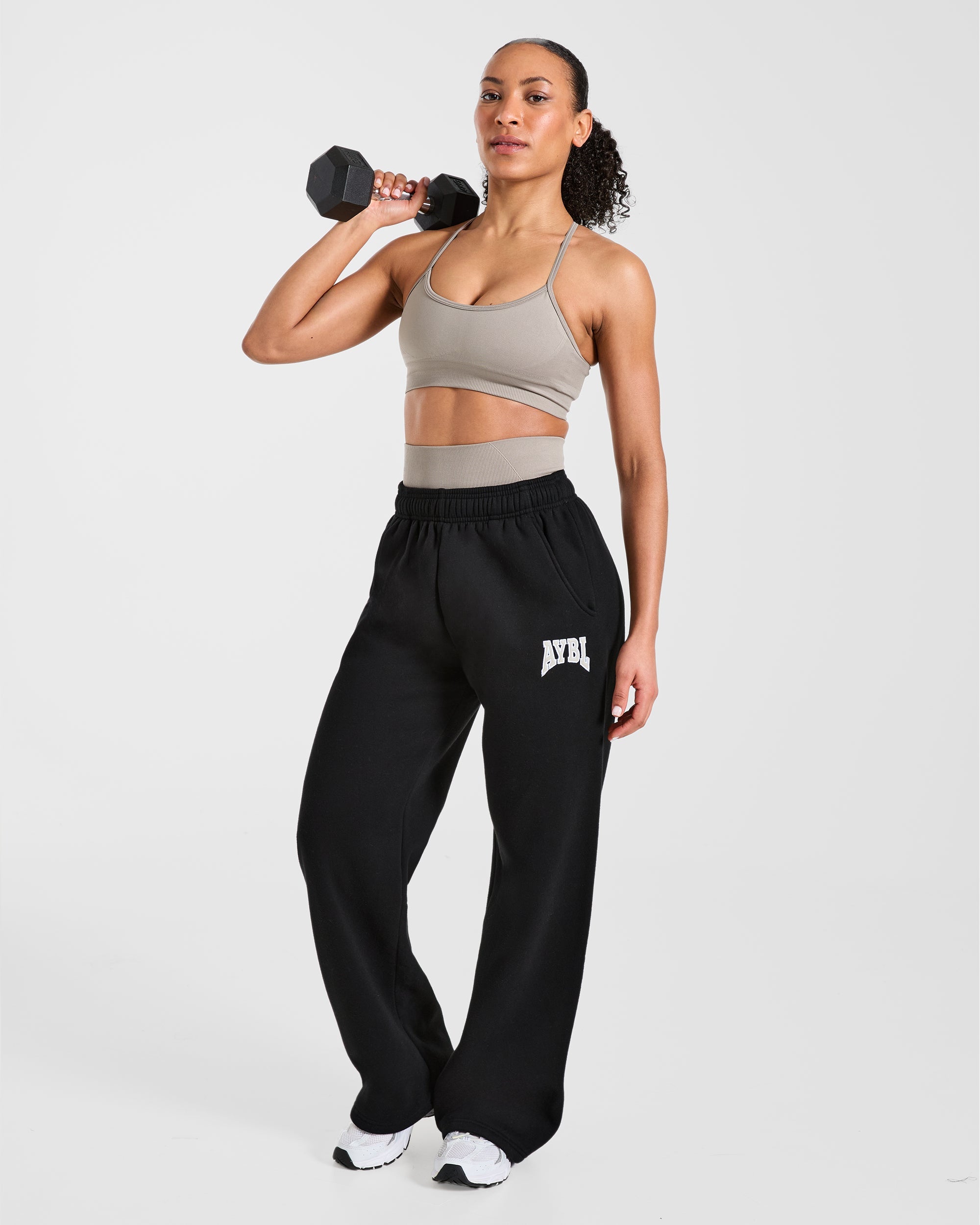 AYBL Club Oversized Straight Leg Joggers - Schwarz