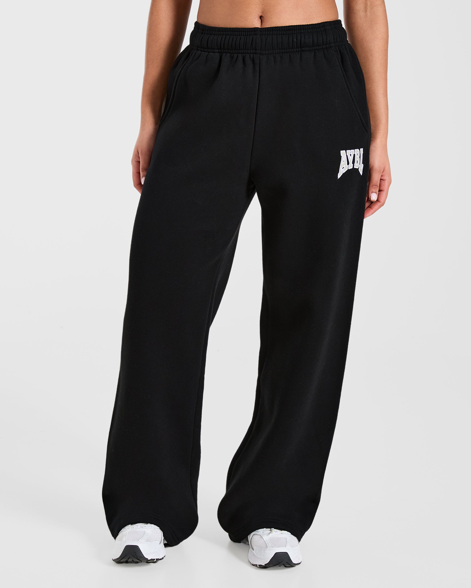 AYBL Club Oversized Straight Leg Joggers - Schwarz