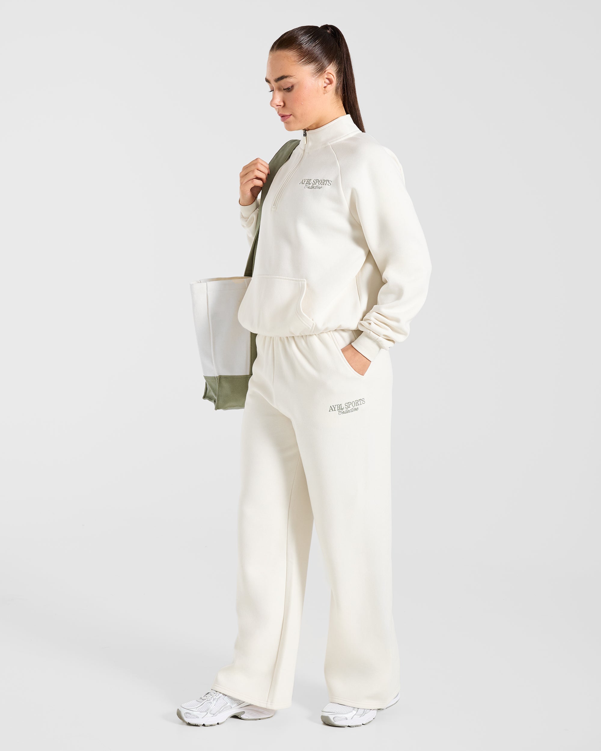 Sports Collective Oversized Straight Leg Joggers - Off Weiß/Grün