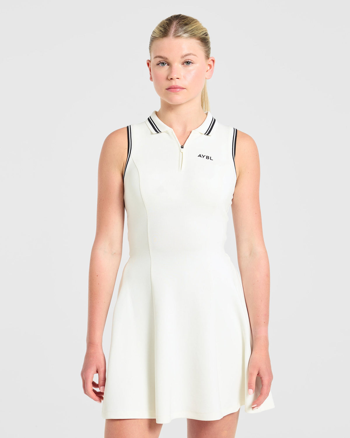 Classic Pleated Dress - Weiß