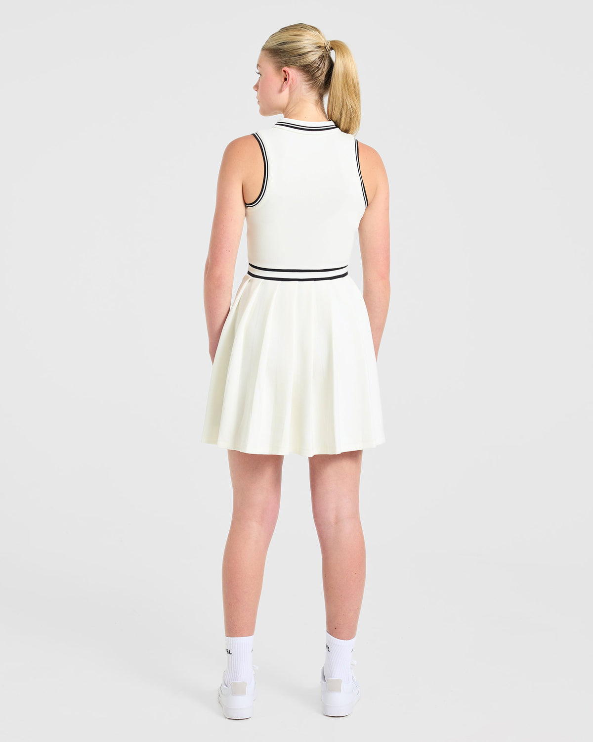 Classic Pleated Dress - Weiß