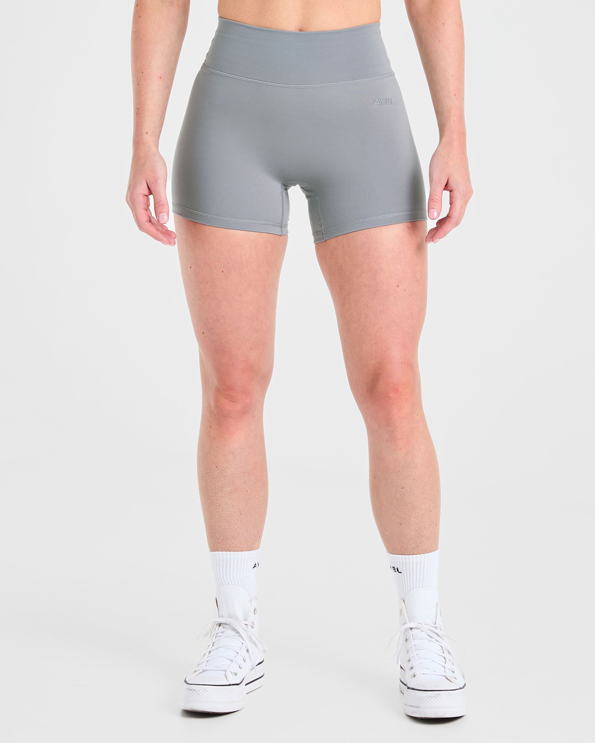 Staple Shorts - Grau