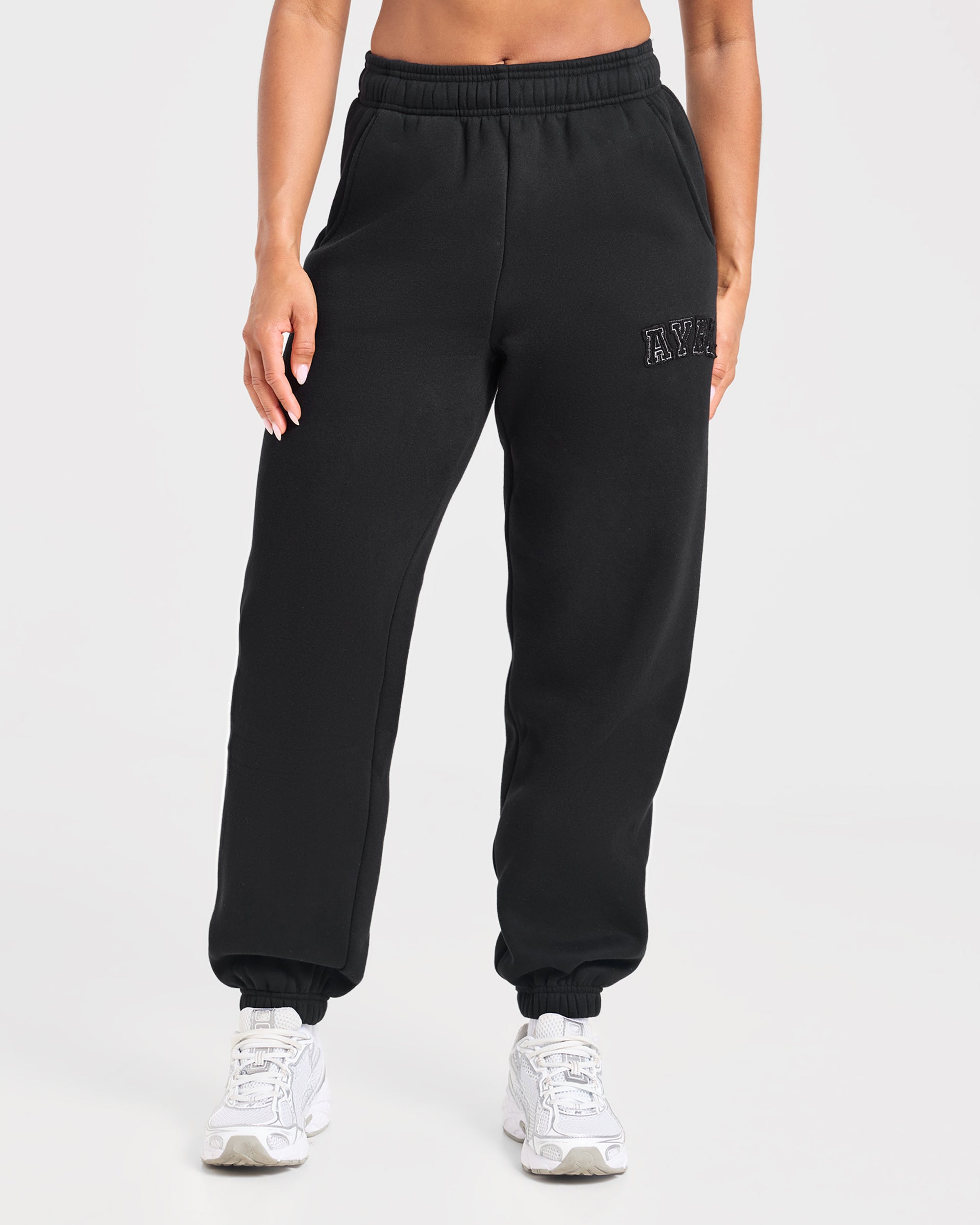 Varsity Applique Oversized Joggers - Schwarz