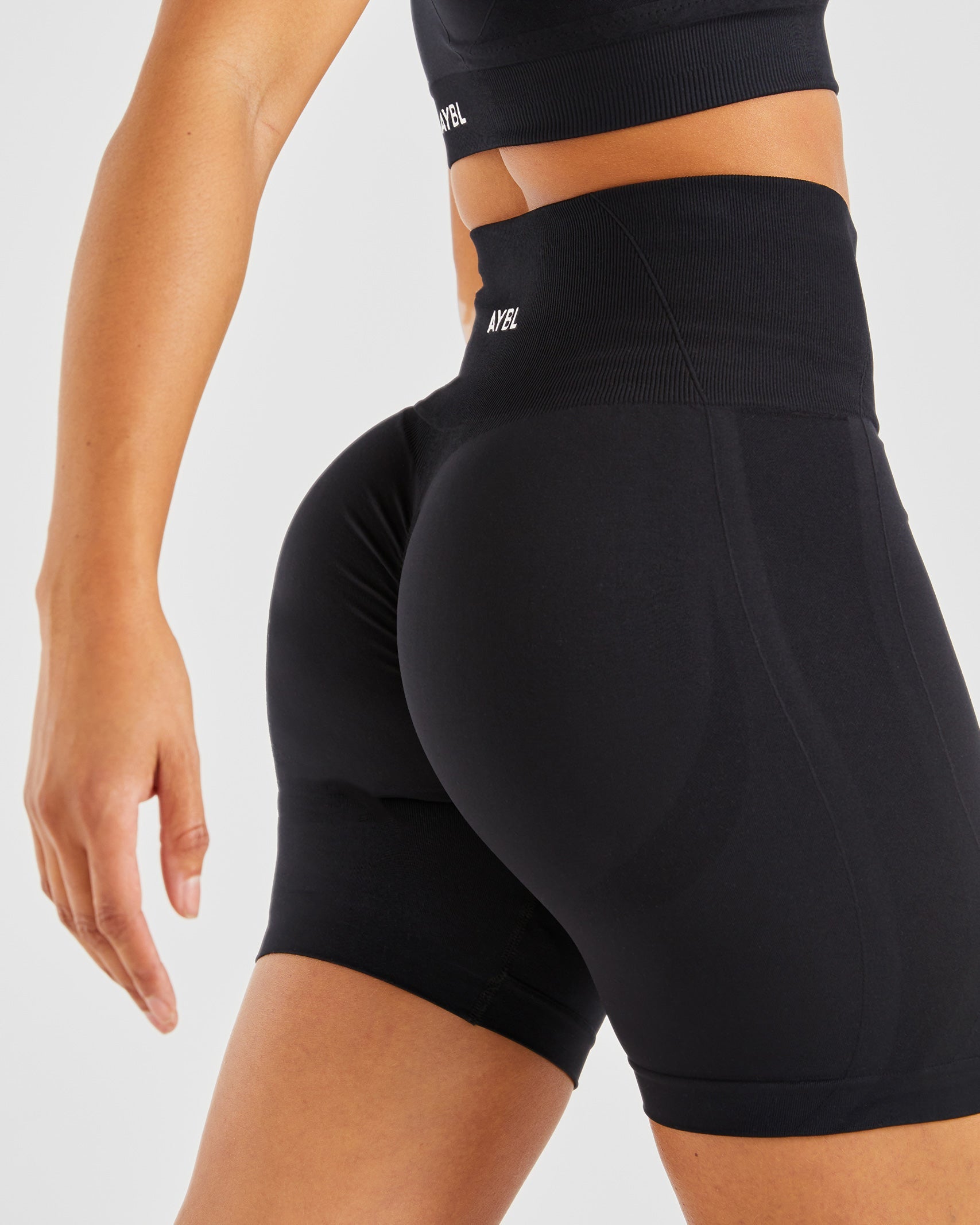 Empower Seamless Cycling Shorts - Schwarz