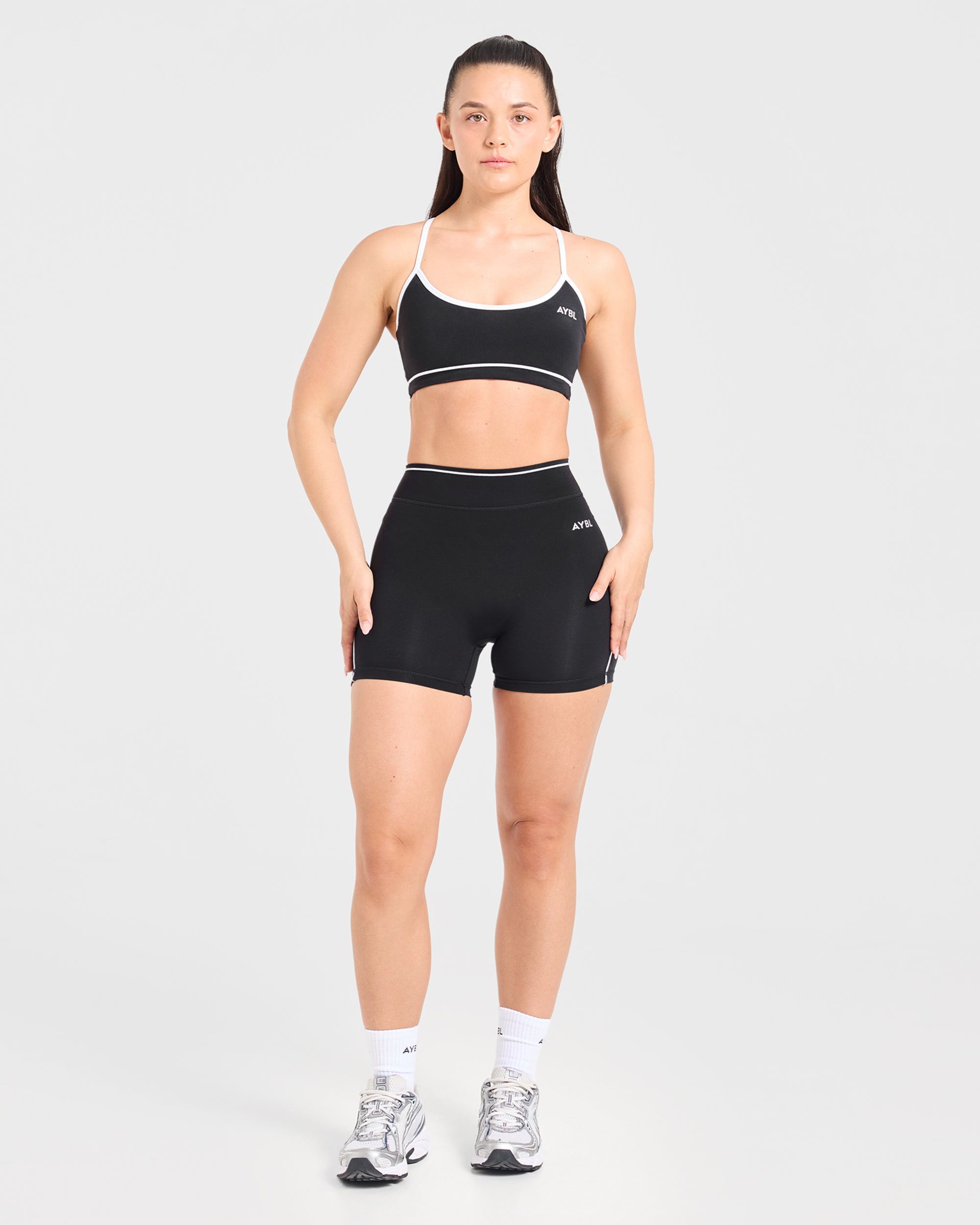 Form Shorts - Schwarz