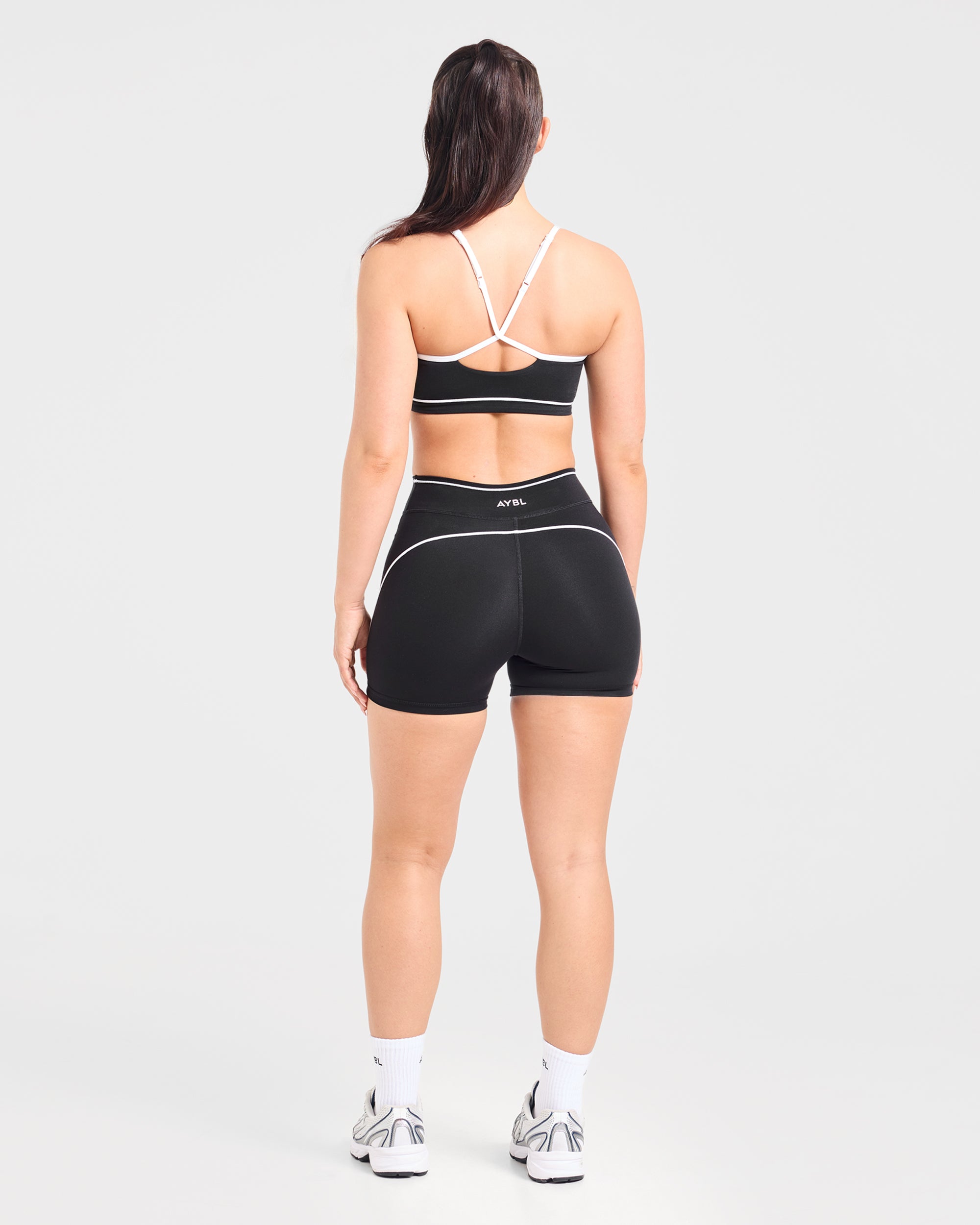 Form Shorts - Schwarz