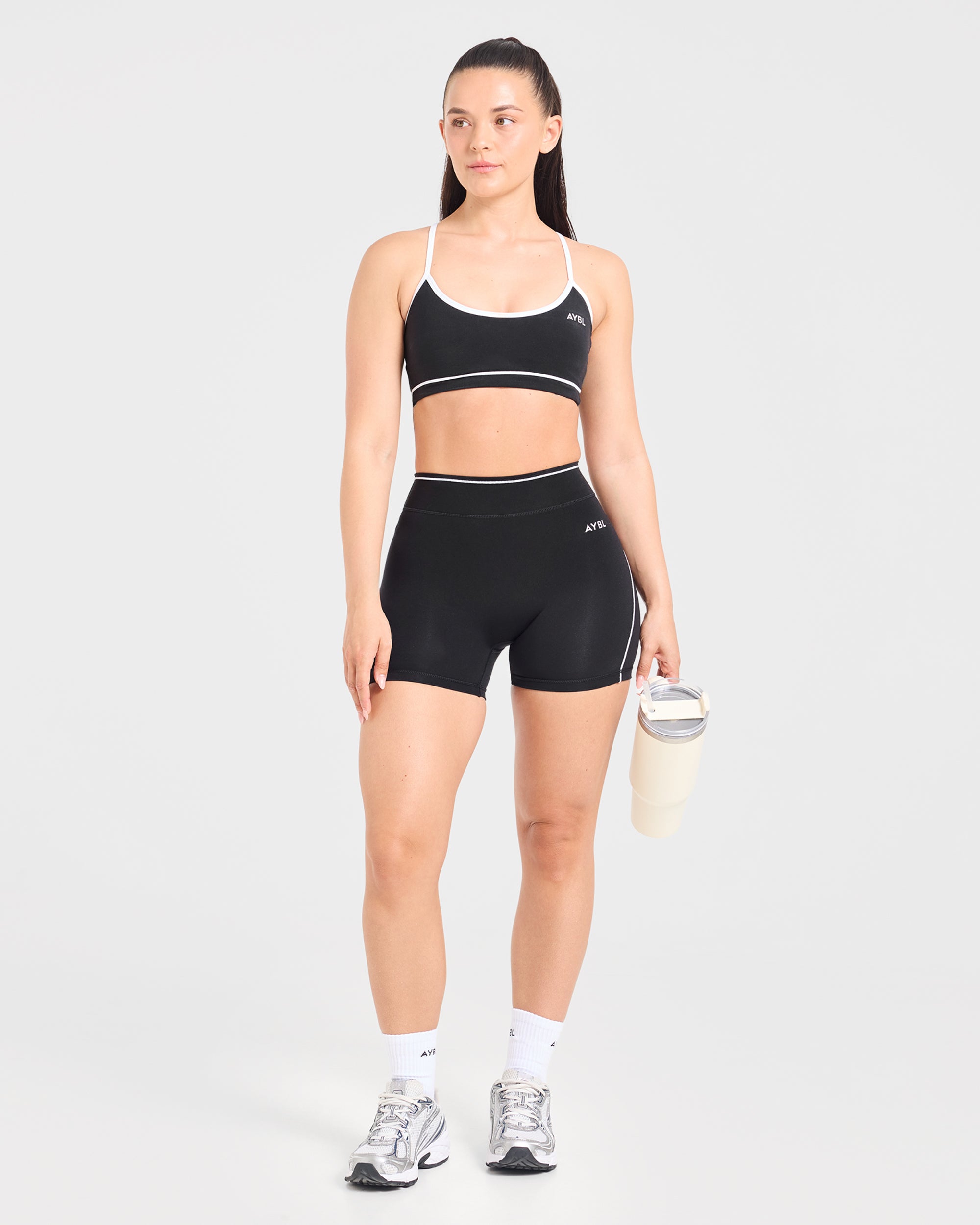 Form Shorts - Schwarz