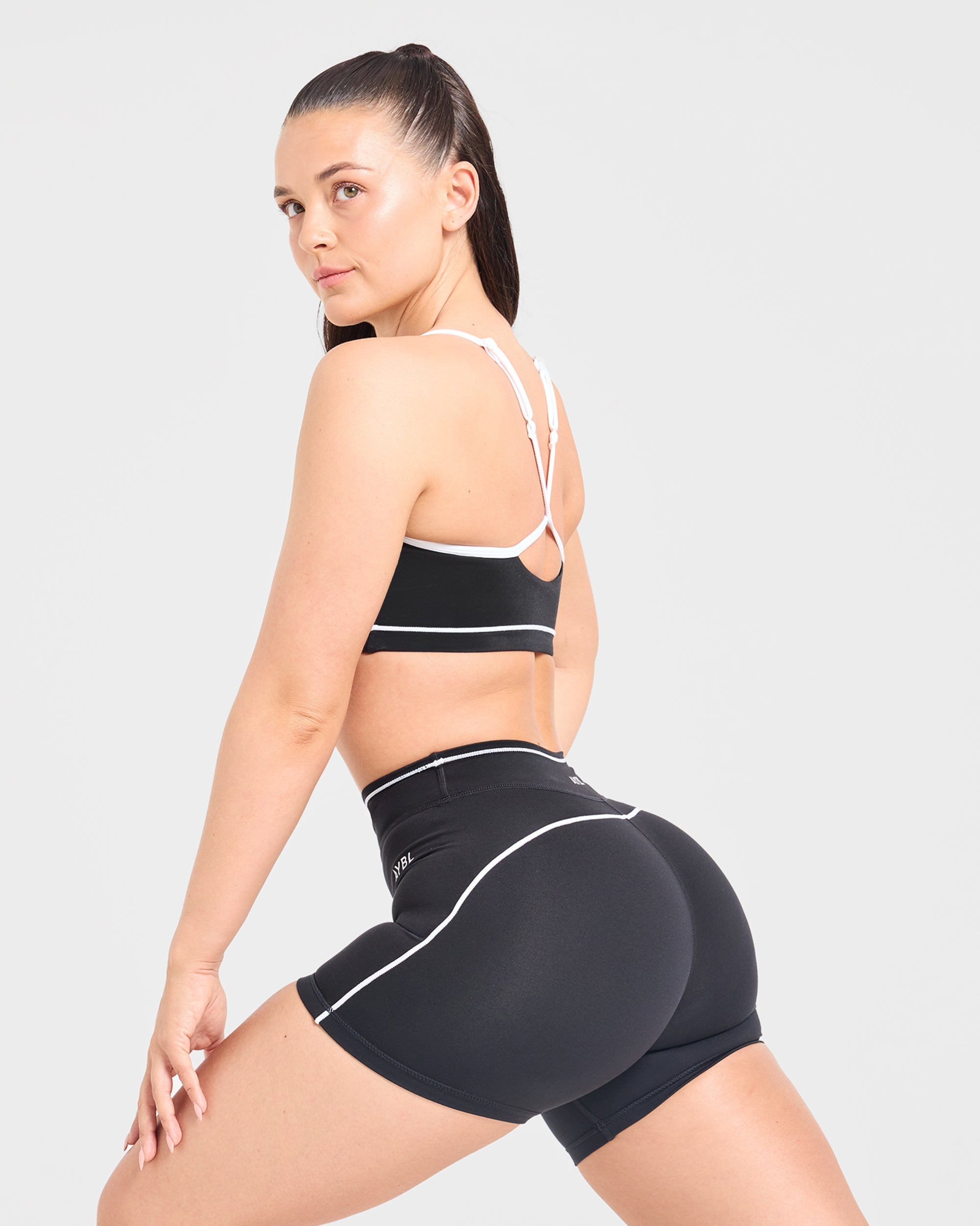 Form Shorts - Schwarz