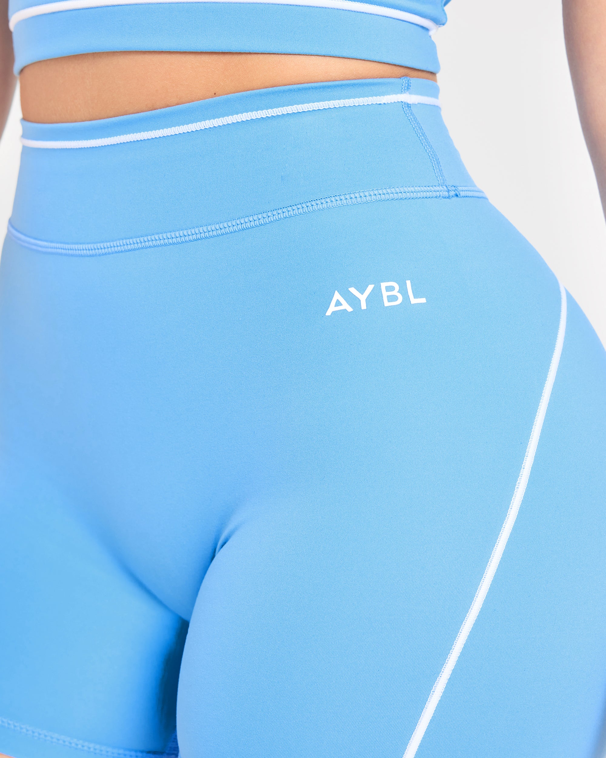 Form Shorts - Blau