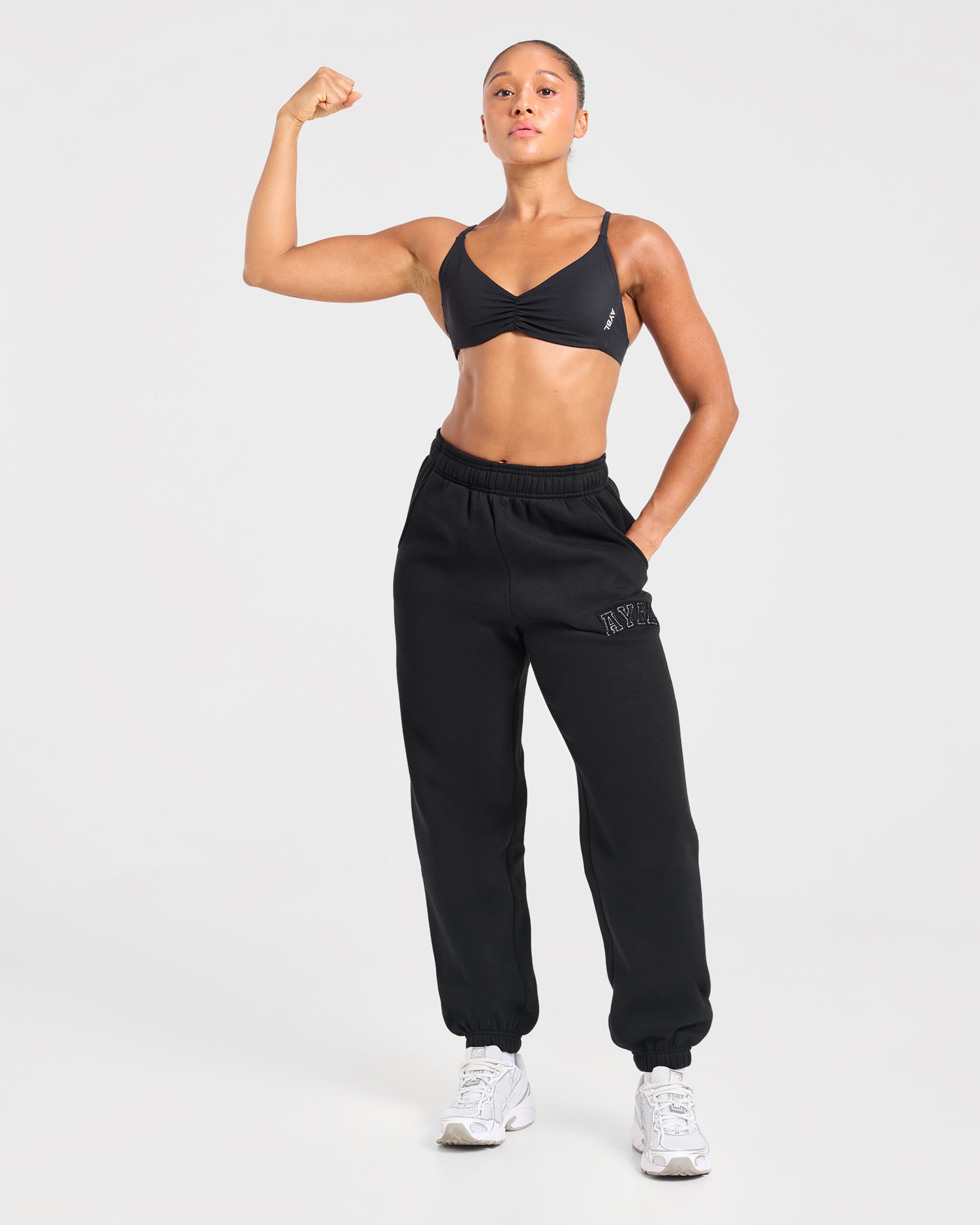 Varsity Applique Oversized Joggers - Schwarz