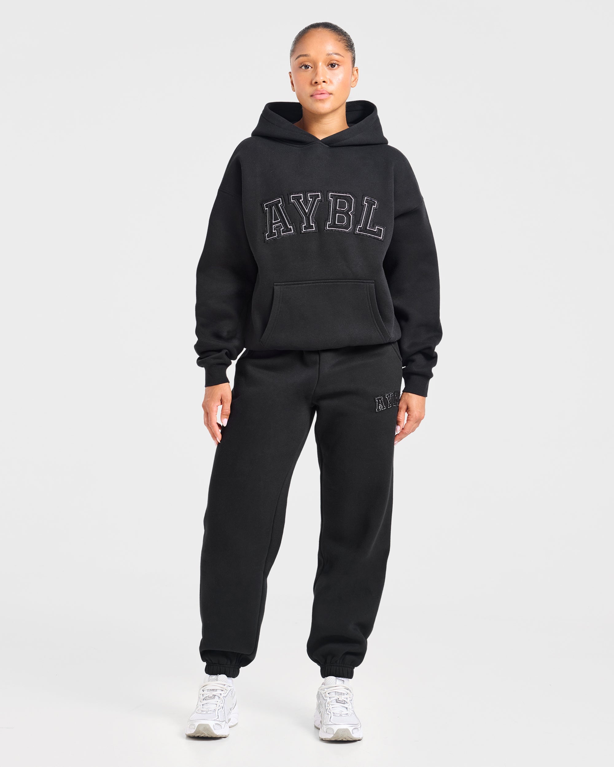 Varsity Applique Oversized Joggers - Schwarz