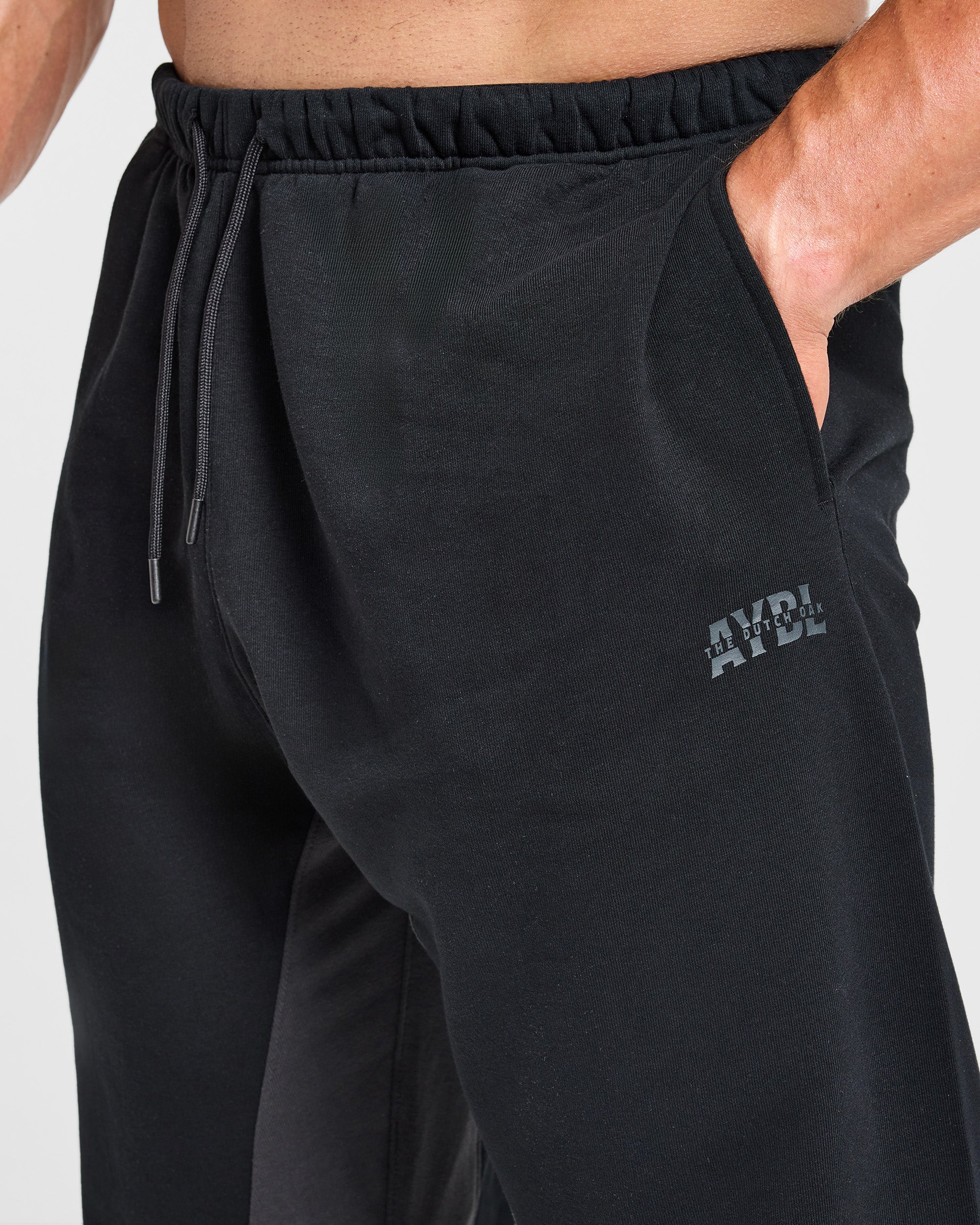 Wesley Vissers x Oversized Straight Leg Joggers - Schwarz