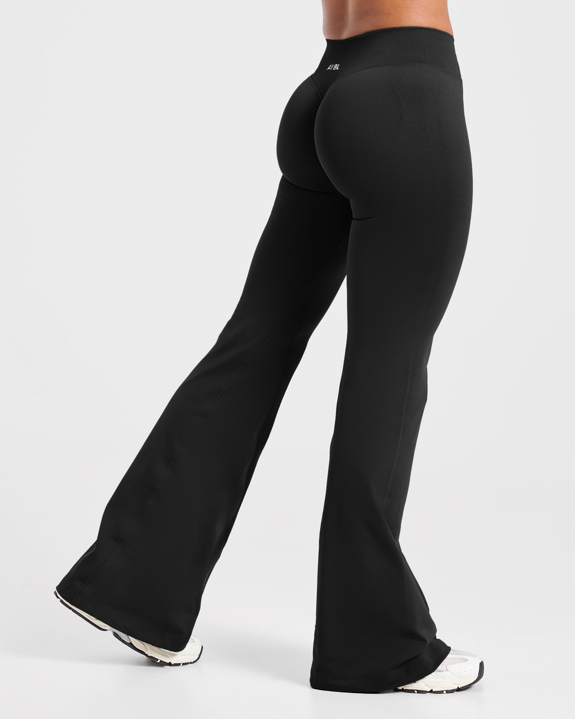 Enhance Seamless Flared Leggings - Schwarz