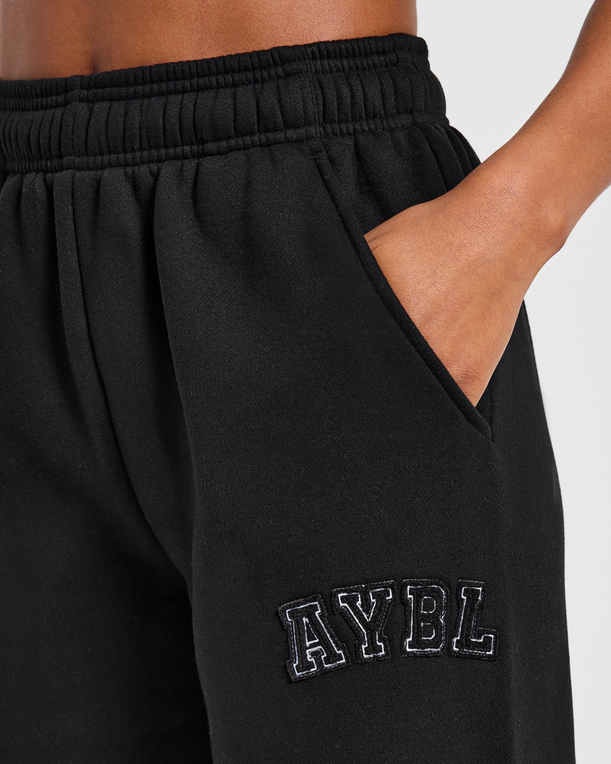 Varsity Applique Oversized Straight Leg Joggers - Schwarz