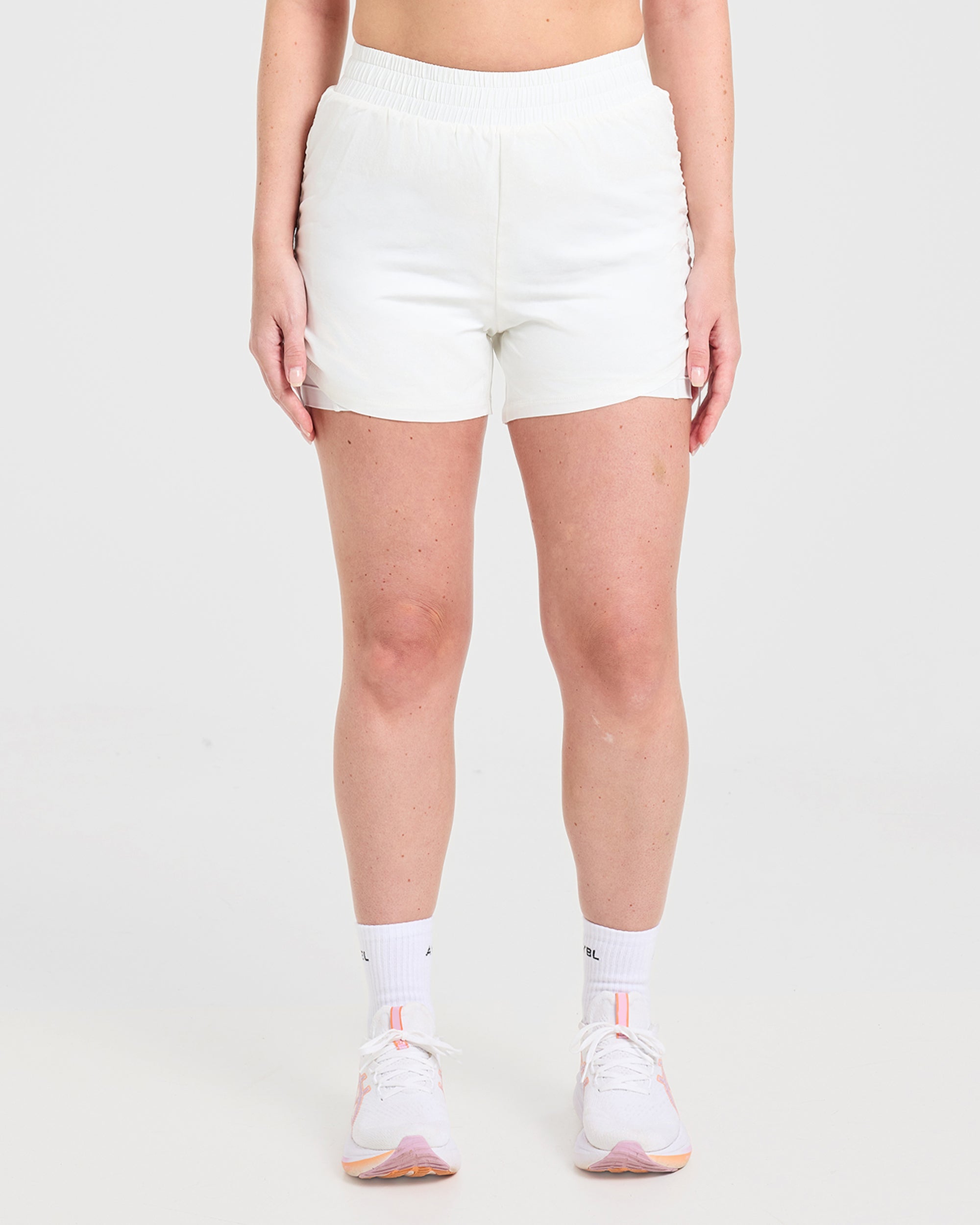 Run Ruched Shorts - Weiß