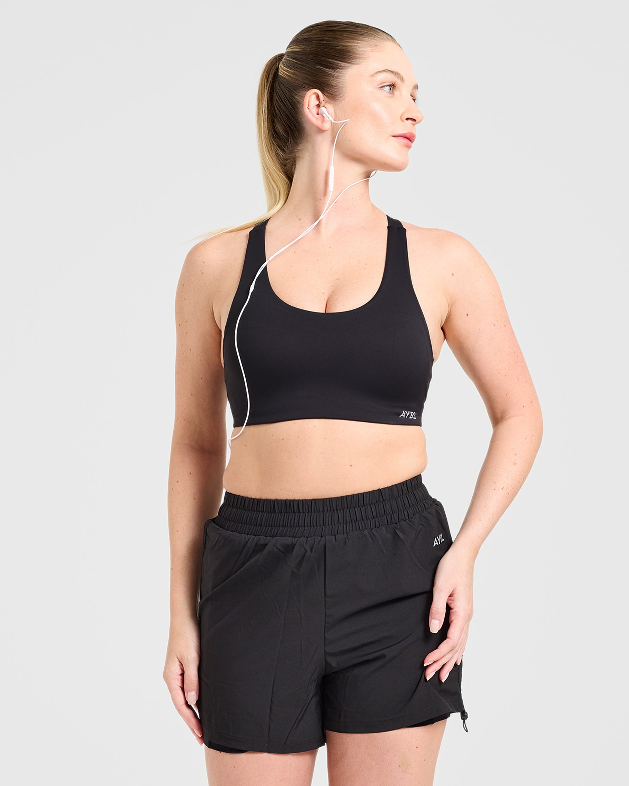 Run Ruched Shorts - Schwarz