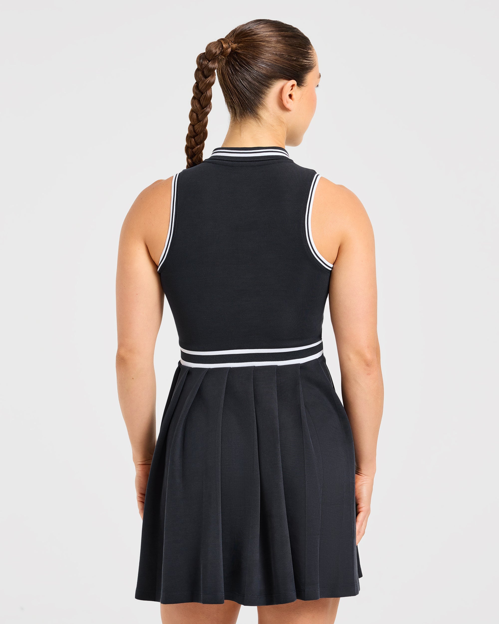 Classic Pleated Dress - Schwarz