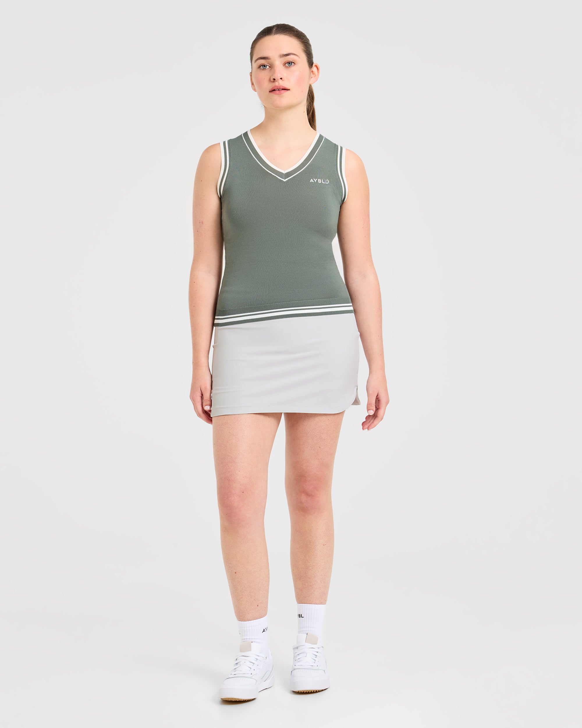 Classic Knitted V Neck Vest - Hillside Grün