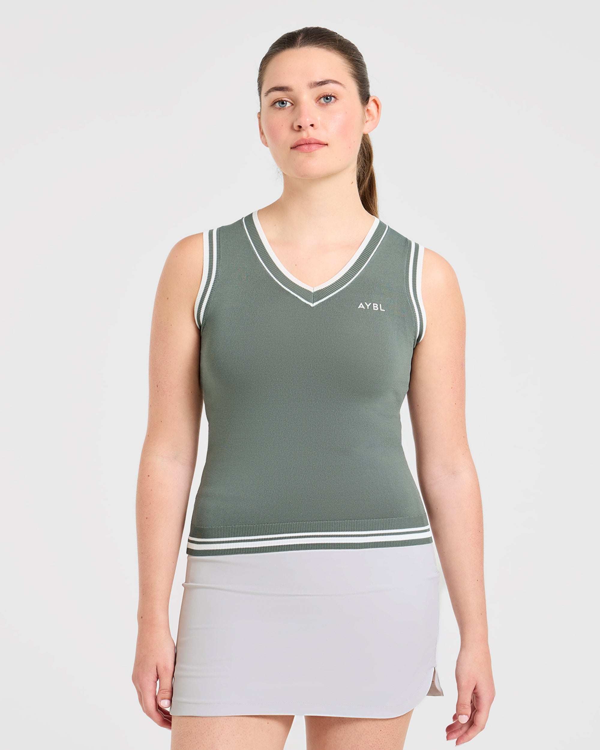 Classic Knitted V Neck Vest - Hillside Grün