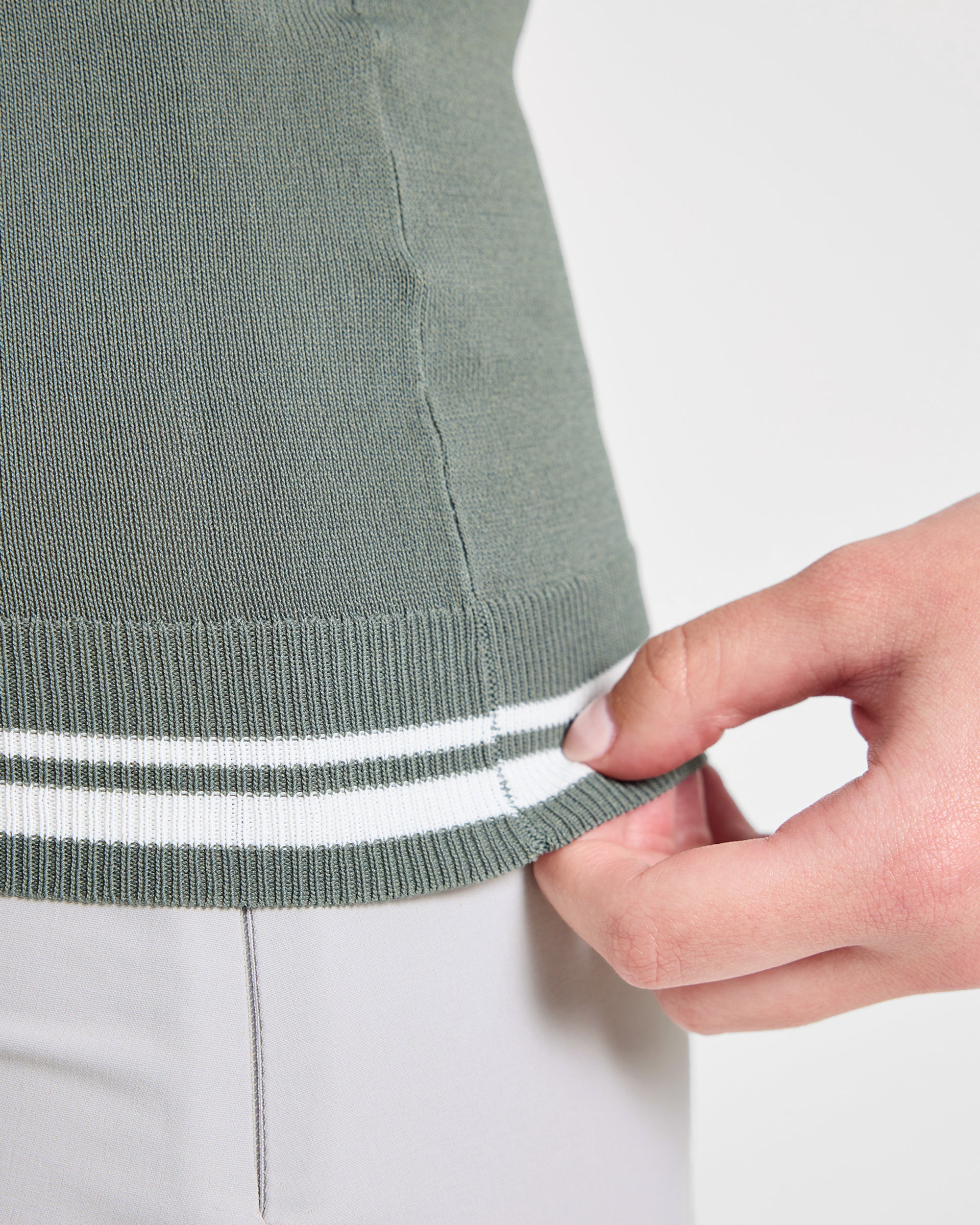 Classic Knitted V Neck Vest - Hillside Grün