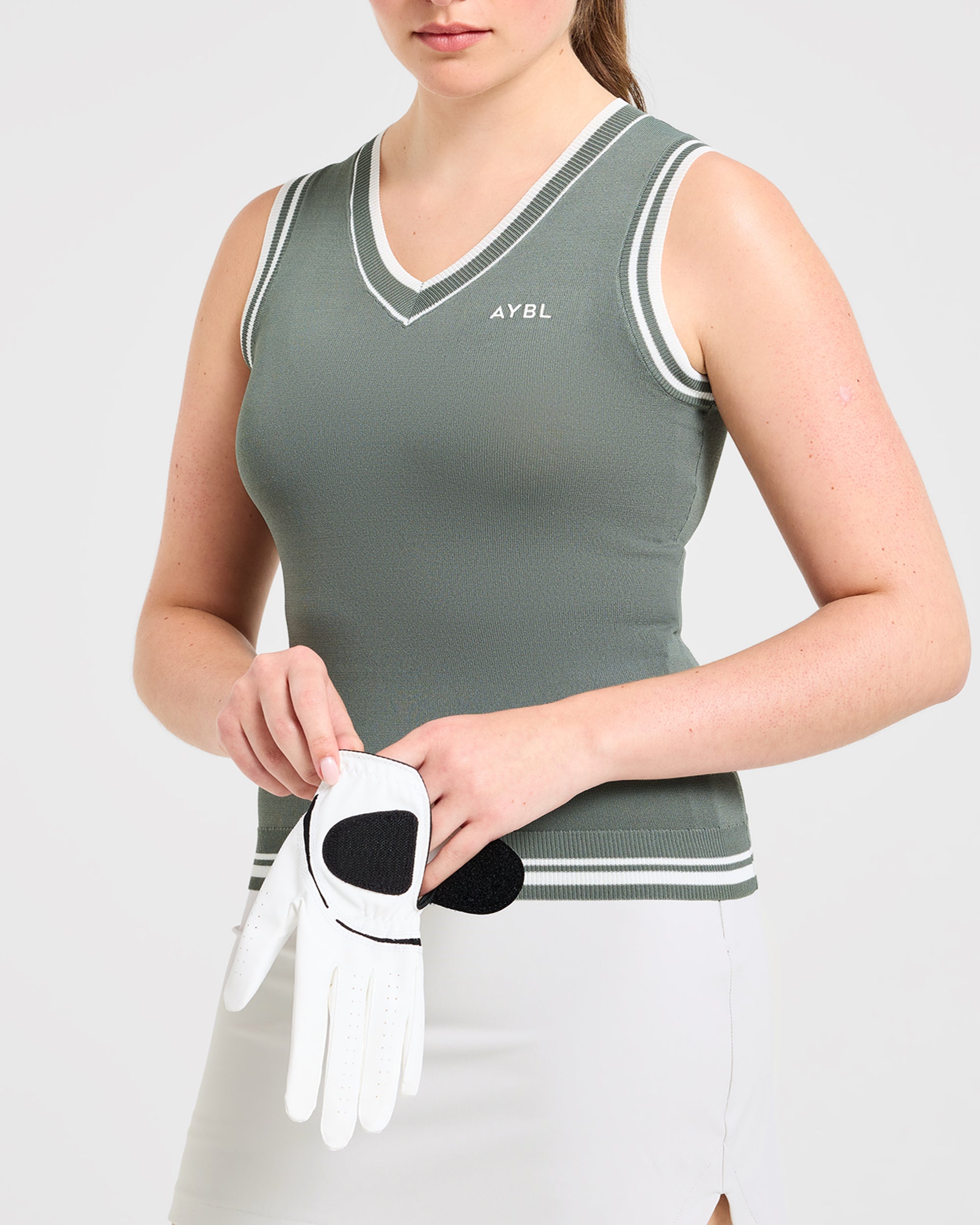 Classic Knitted V Neck Vest - Hillside Grün