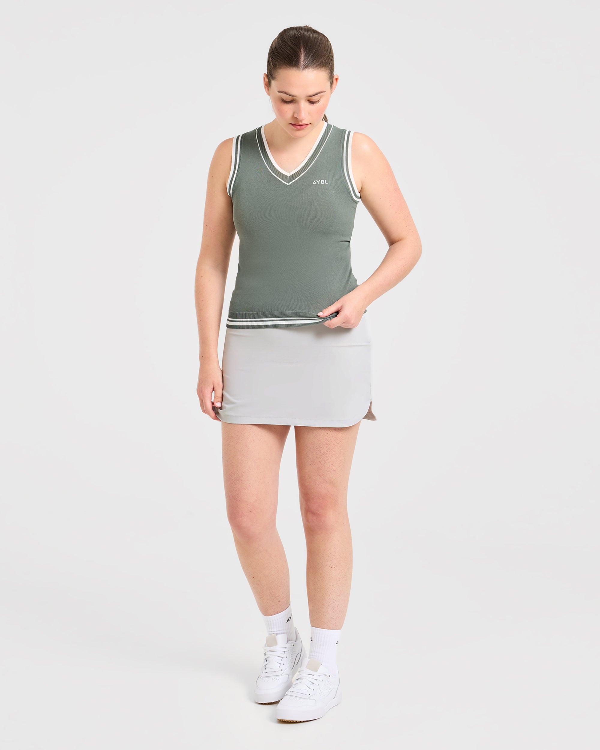 Classic Knitted V Neck Vest - Hillside Grün