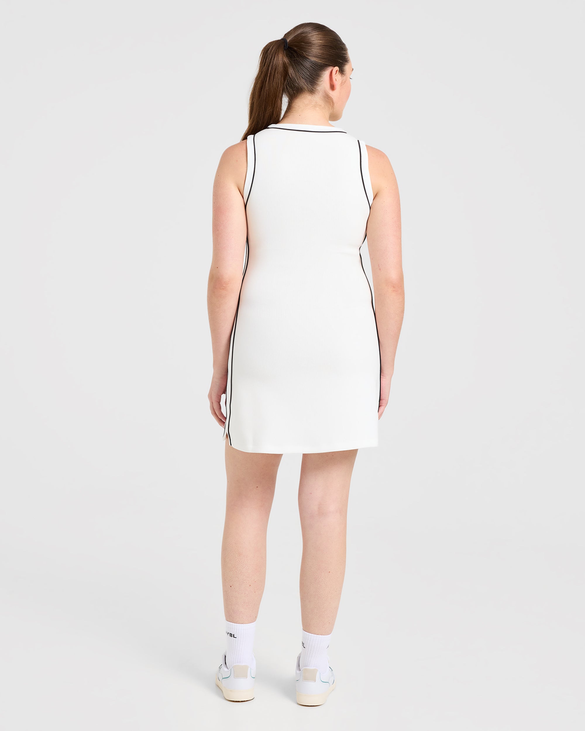 Signature V Neck Dress - Weiß
