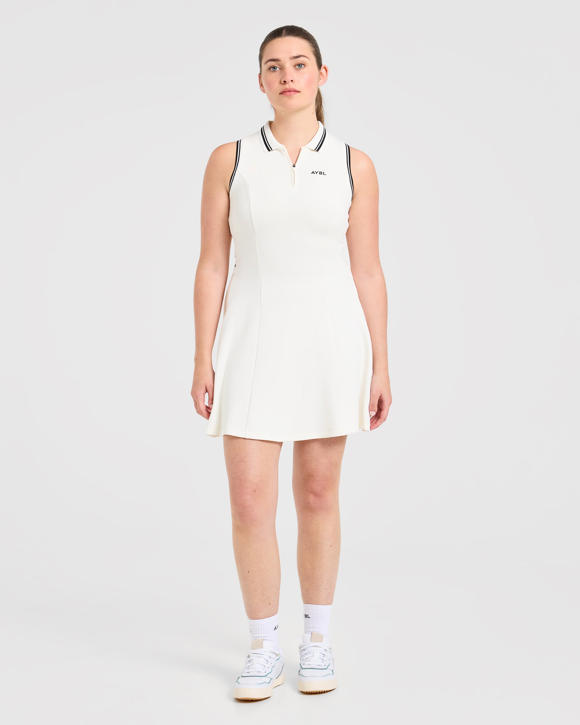 Classic Pleated Dress - Weiß
