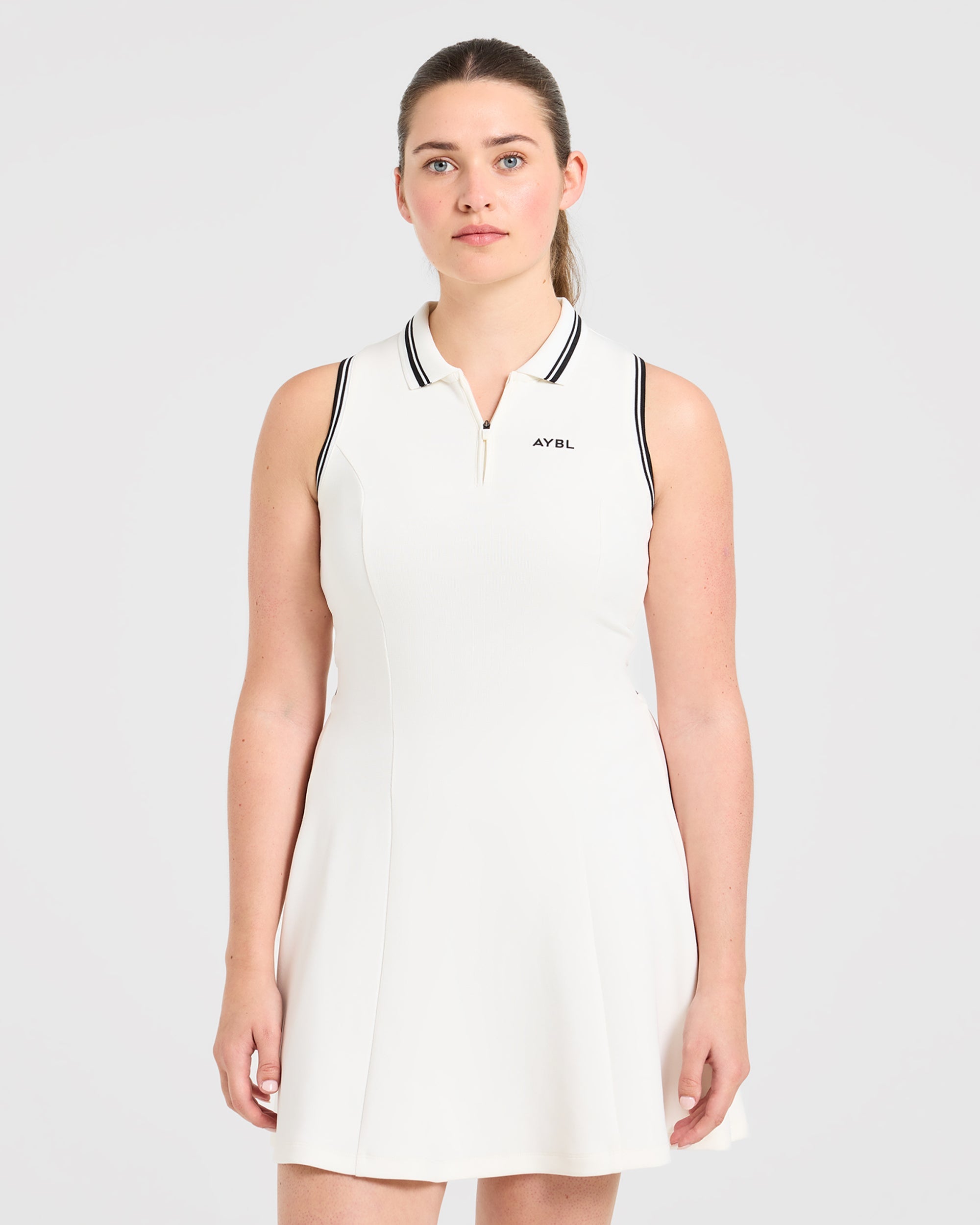 Classic Pleated Dress - Weiß