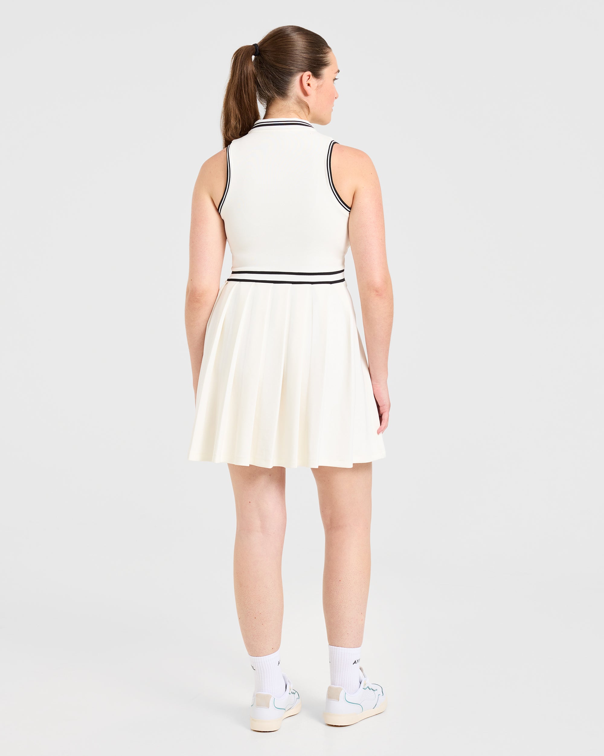 Classic Pleated Dress - Weiß