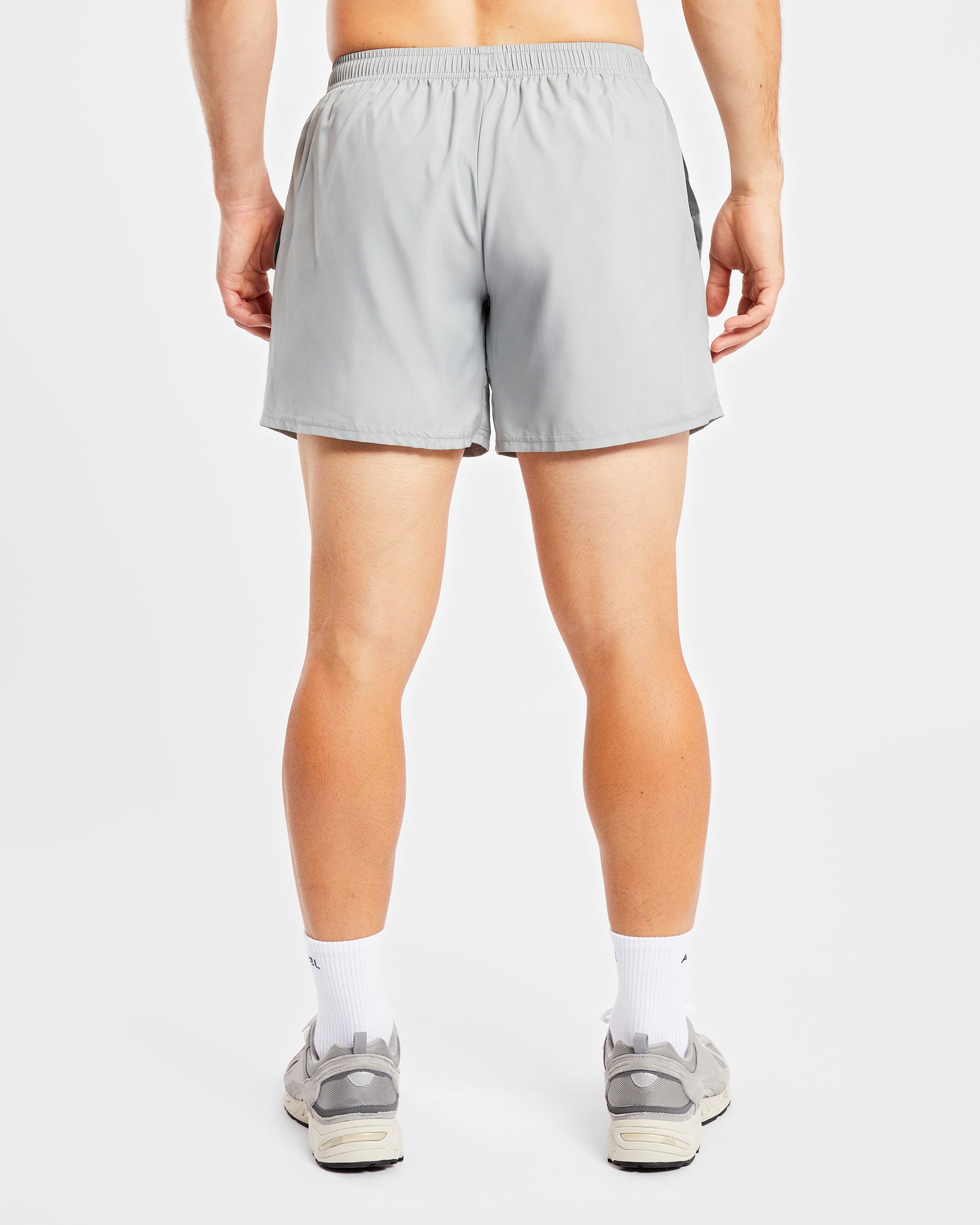 Core 5" Shorts - Grau