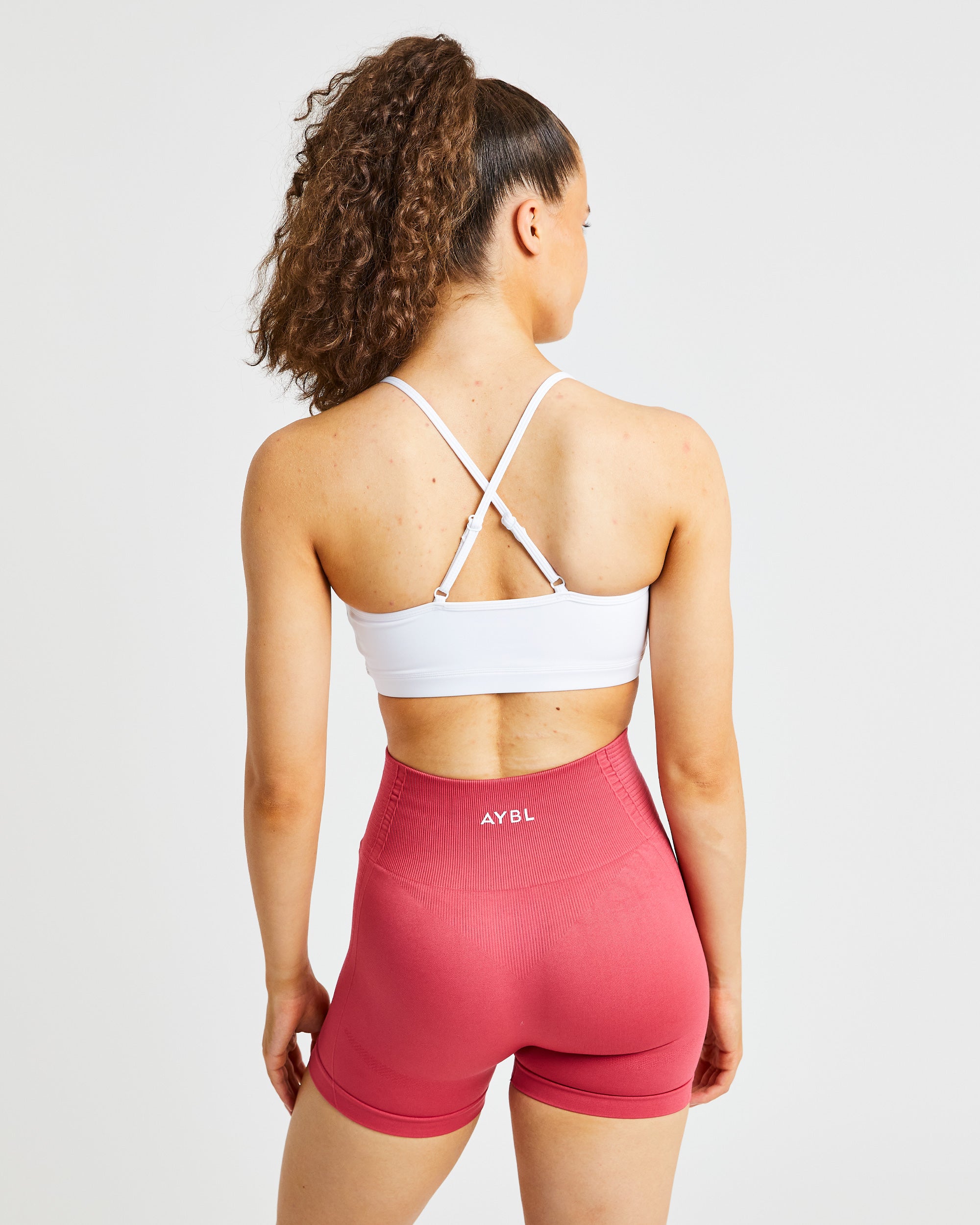 Essential V Neck Sports Bra - Weiß