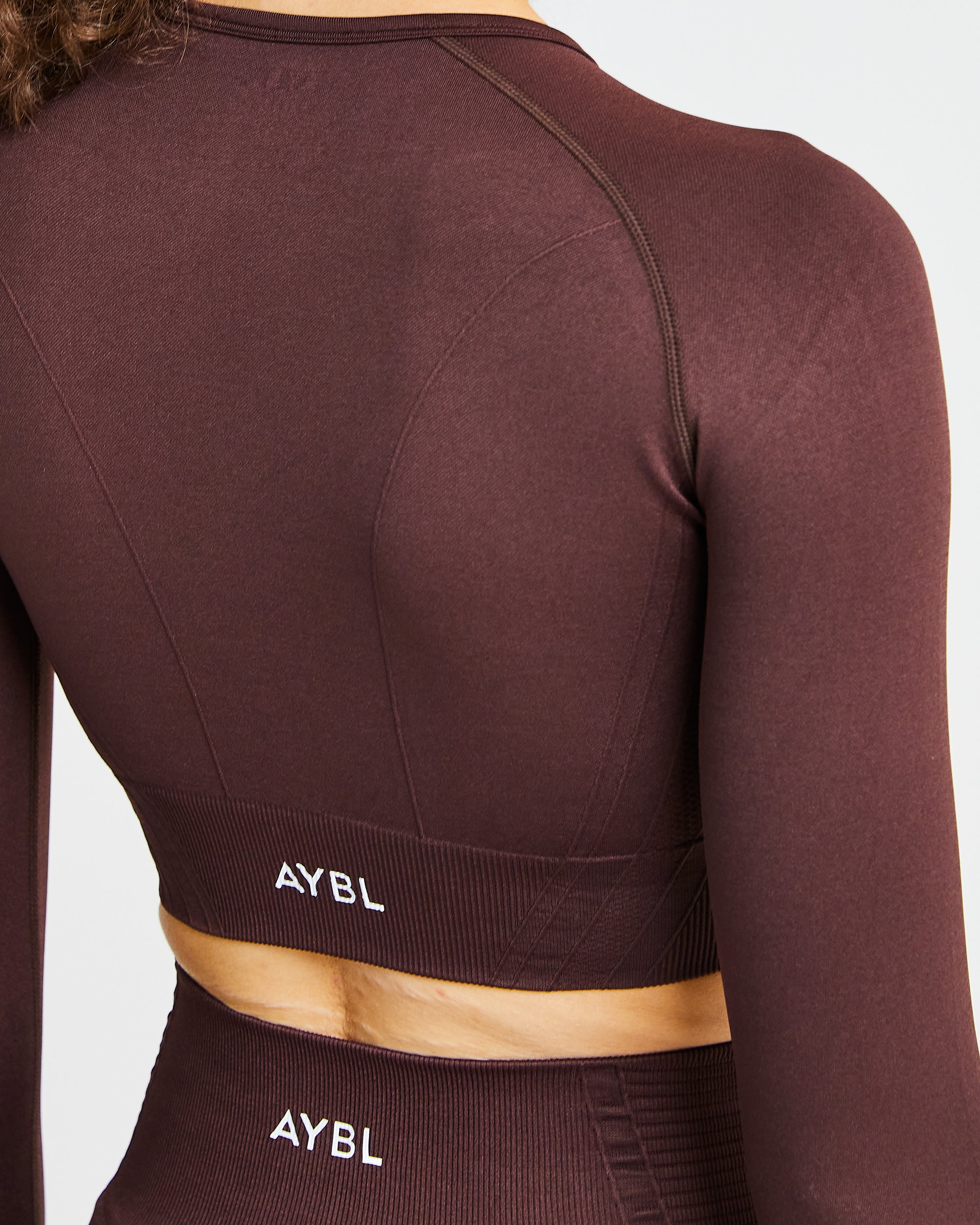 Balance V2 Seamless Long Sleeve Crop Top - Chocolate Braun