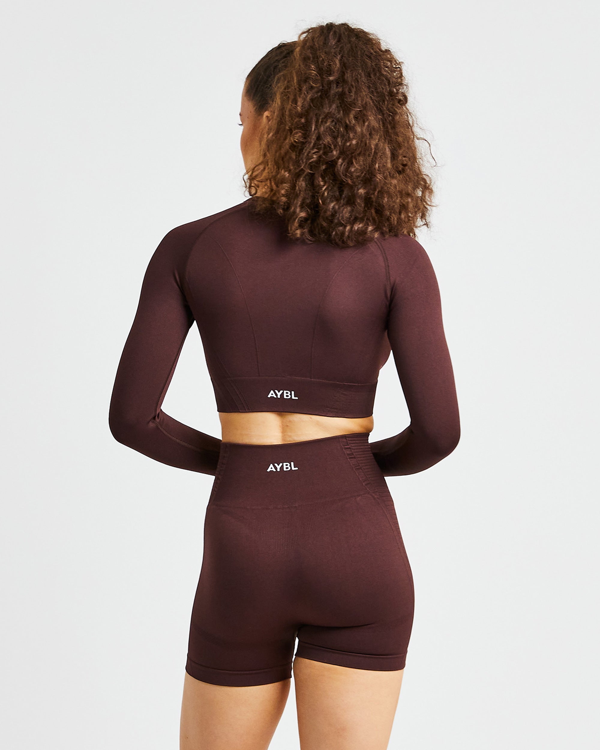 Balance V2 Seamless Long Sleeve Crop Top - Chocolate Braun