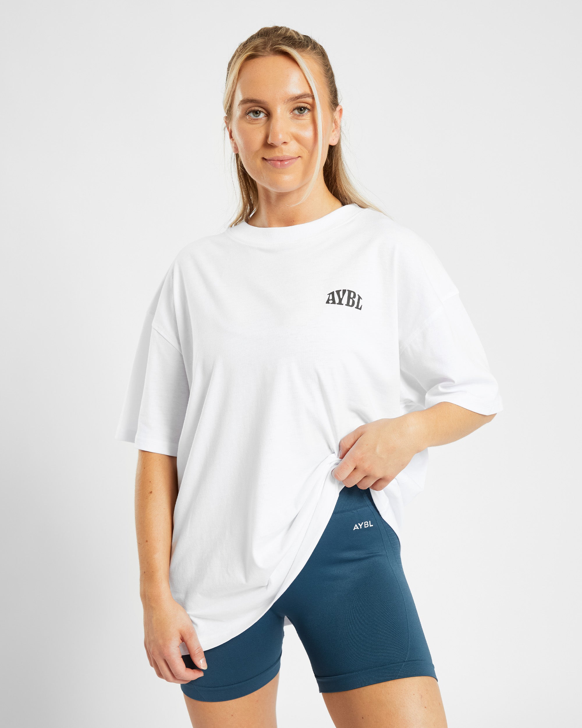 Mind Over Matter Oversized T Shirt - Weiß