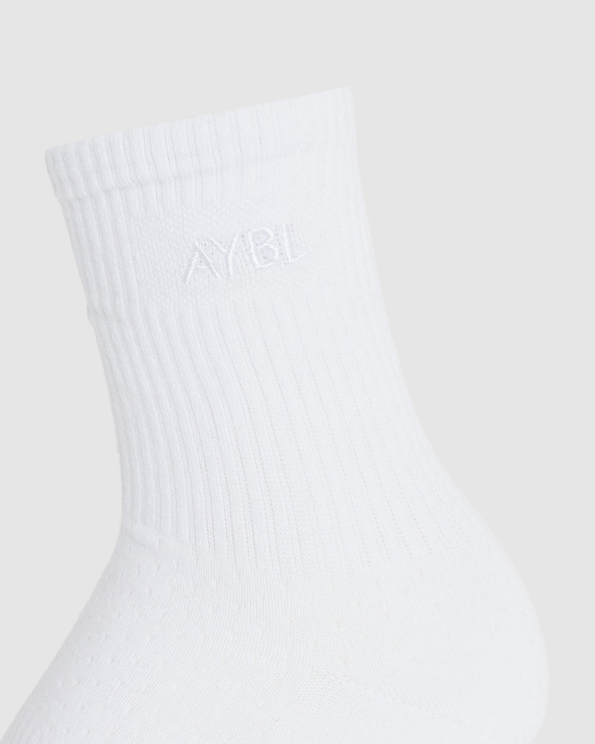 Tonal Embroidered Crew Socks - Weiß