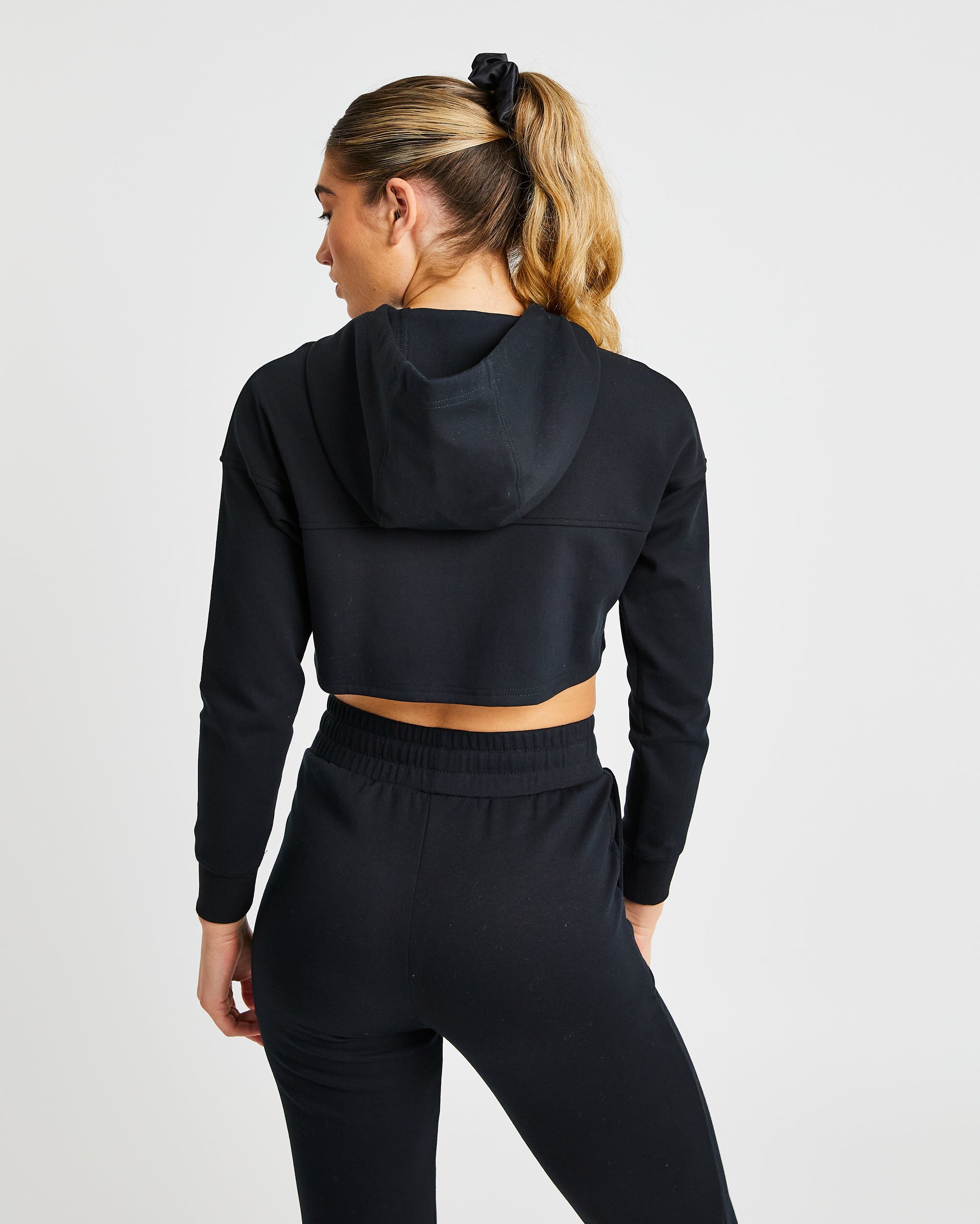 Everyday Cutout Crop Hoodie - Schwarz