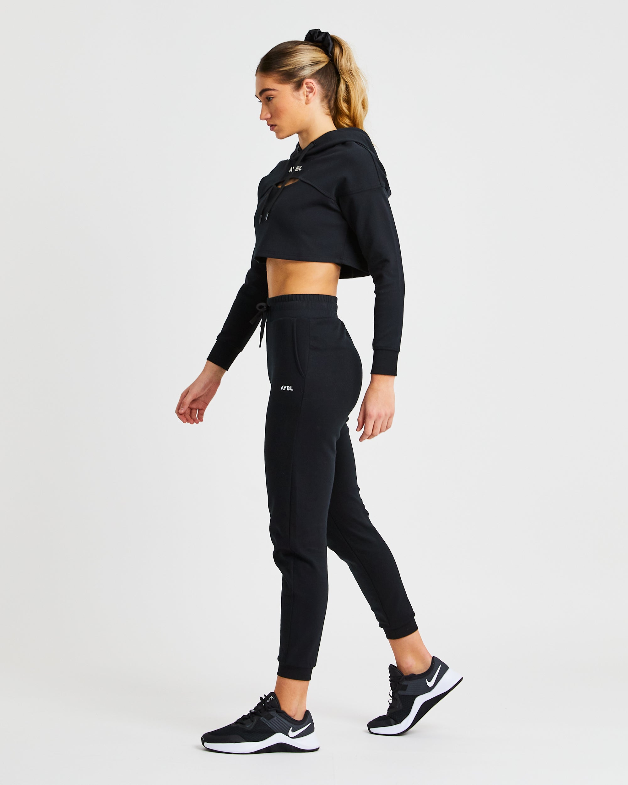 Everyday Cutout Crop Hoodie - Schwarz